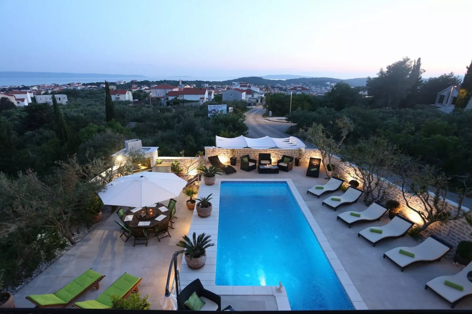 Okrug Gornji Luxurious Escape Villa with Pool - Five Bedroom Villa with Pool - Uitzicht