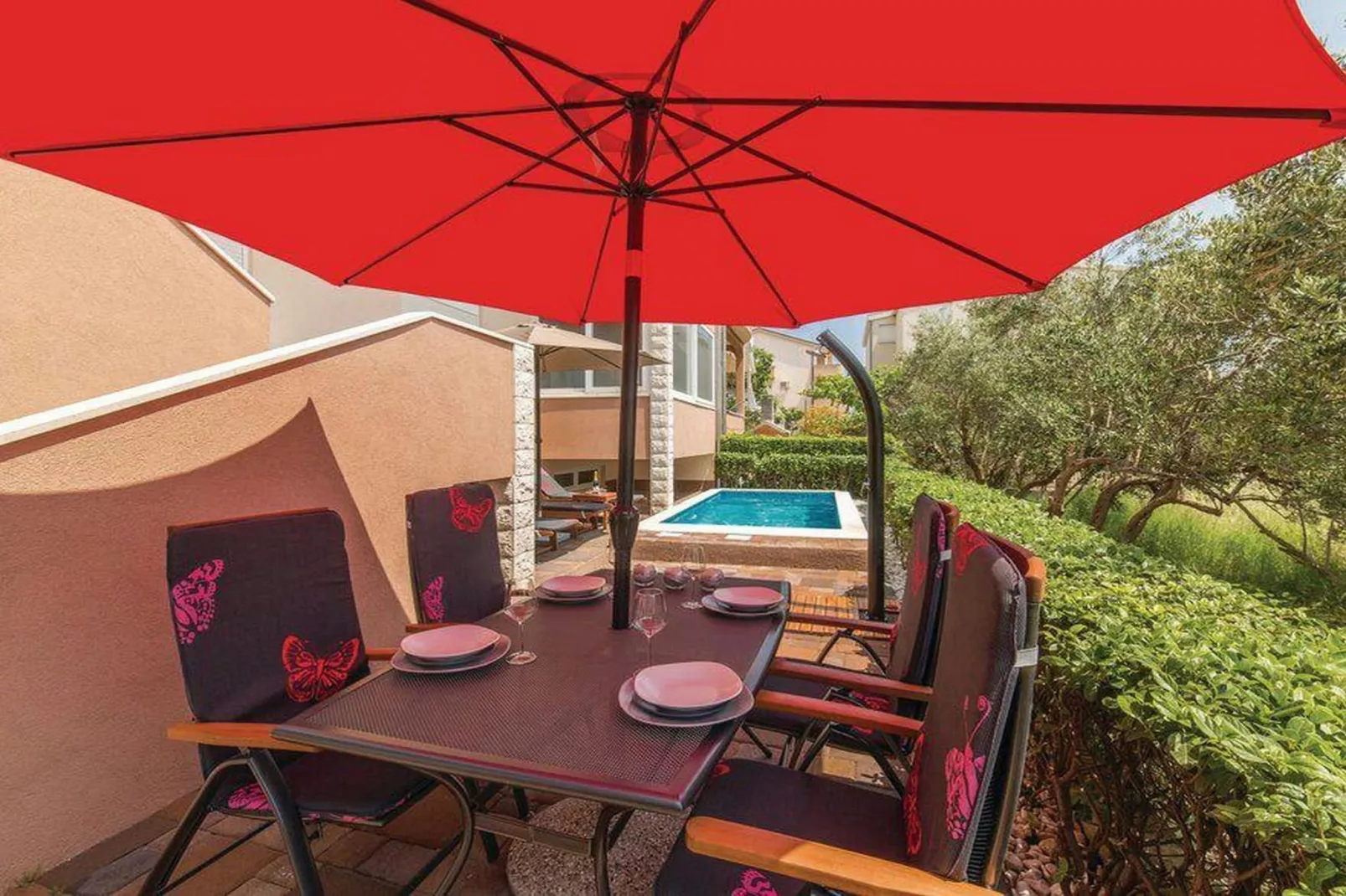 Charming Villa with Outdoor Pool, BBQ, and Sun Deck in Tranquil Kaštela Area - Five bedroom Villa - Zwembad