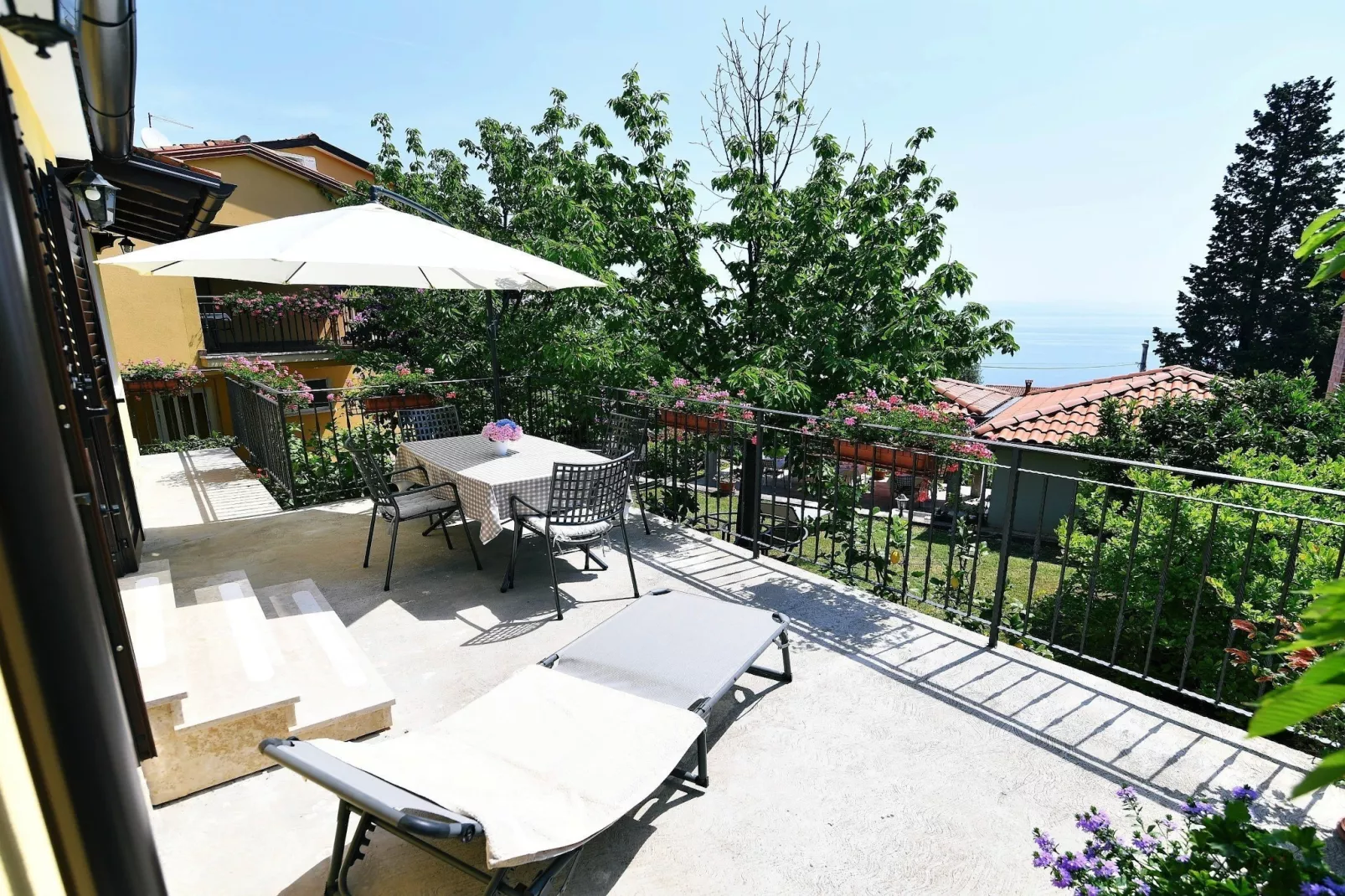 Charming Holiday Home with Terrace and Garden - One Bedroom Holiday Home - Terras