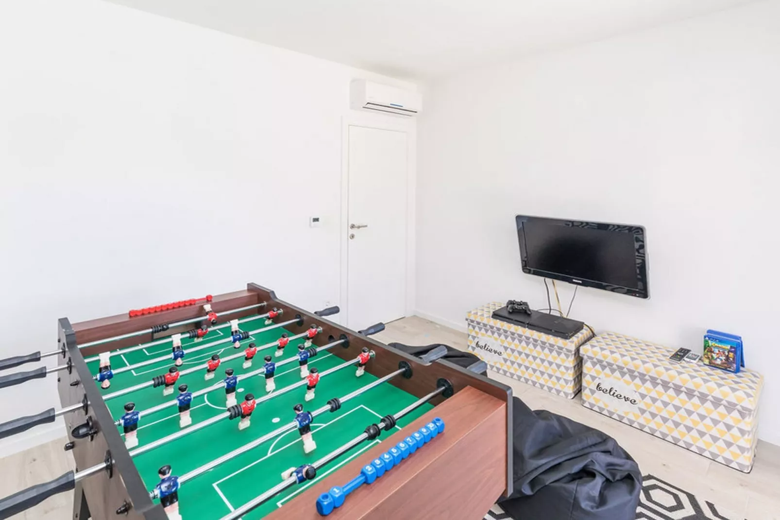 Modern Kastel Villa with Private Pool, Gym, and Large Outdoor Space - Eight Bedroom Villa - Binnen