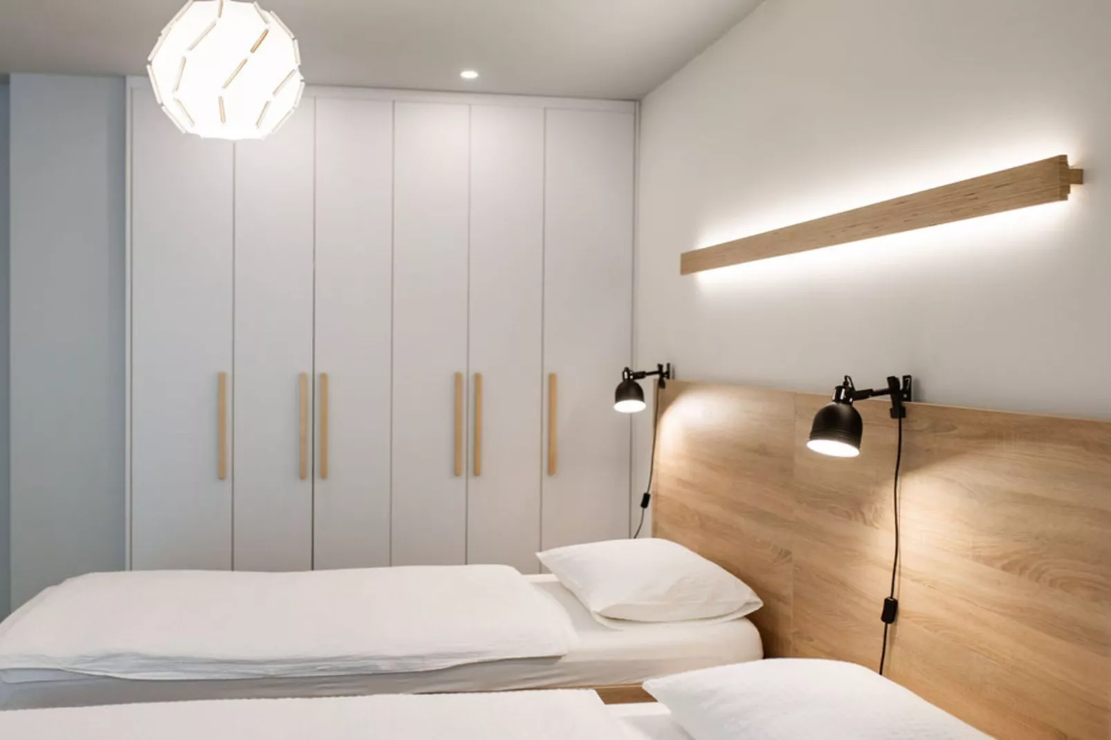 Stylish Apartments with Osijek Near Top Attractions - Standard Studio Apartment  - Maks 3 - Slaapkamer