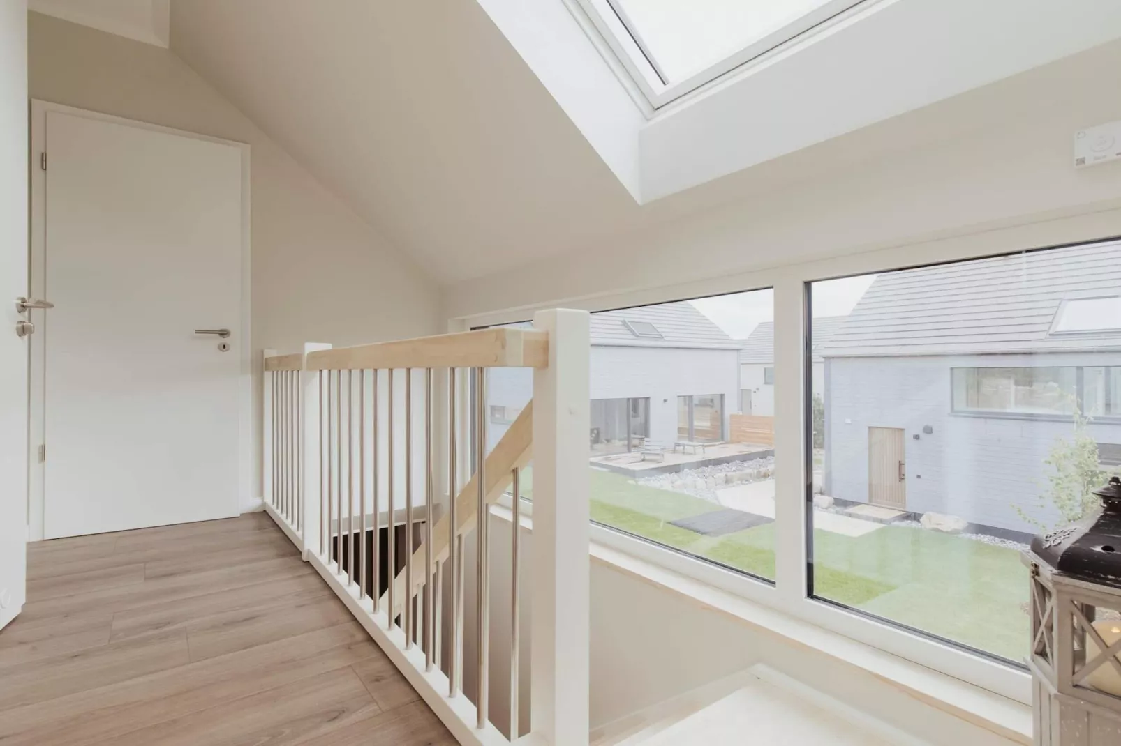 Moderne kelder met vloerverwarming - Binnen