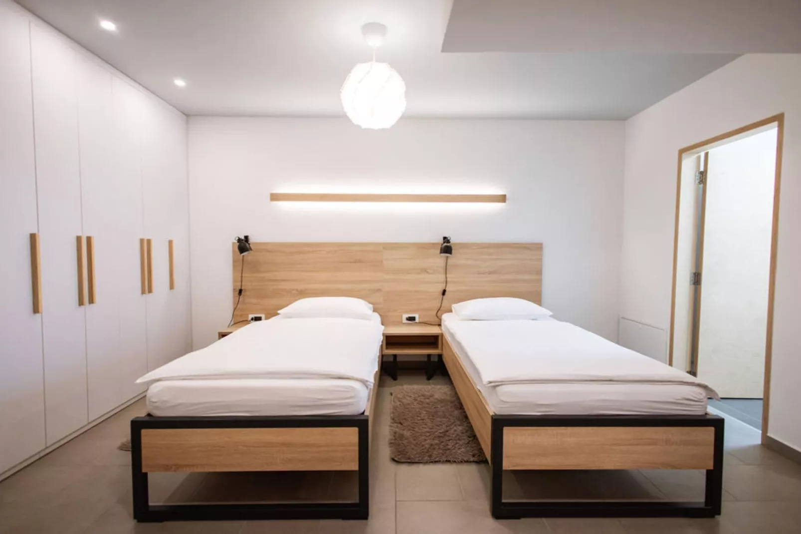 Stylish Apartments with Osijek Near Top Attractions - Standard Studio Apartment  - Maks 3 - Slaapkamer
