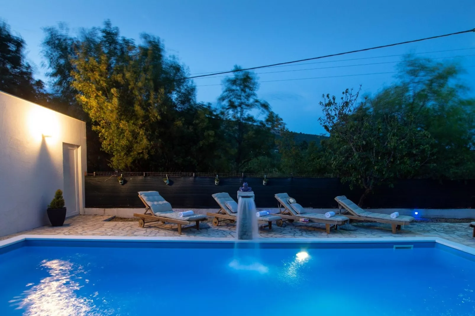 Spacious Prgomet Retreat with Private Pool, Fitness Centre, and Garden - Three Bedroom Villa - Zwembad