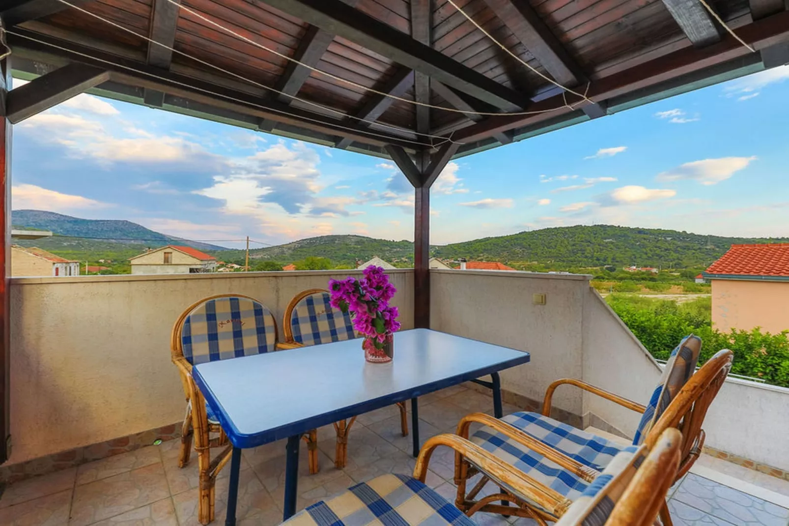 Relaxing Holiday Home with Pool, Fitness Area, and Entertainment Facilities - Six Bedroom Holiday Home - Terras