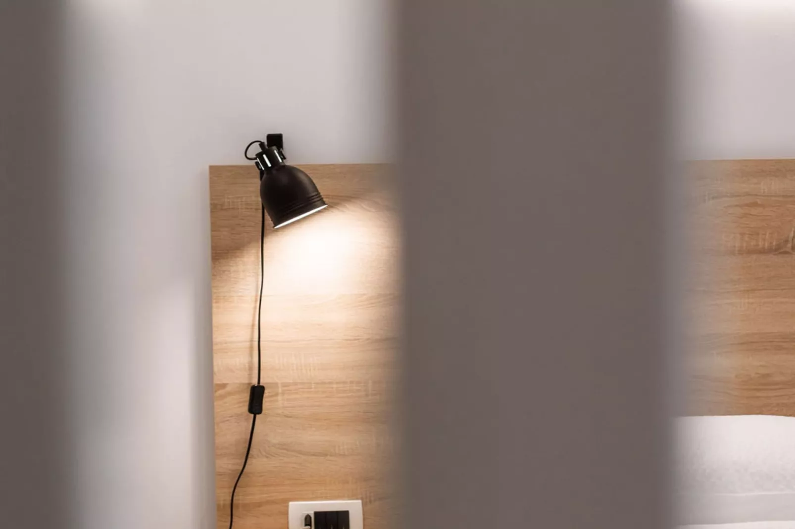 Stylish Apartments with Osijek Near Top Attractions - Standard Studio Apartment  - Maks 3 - Slaapkamer