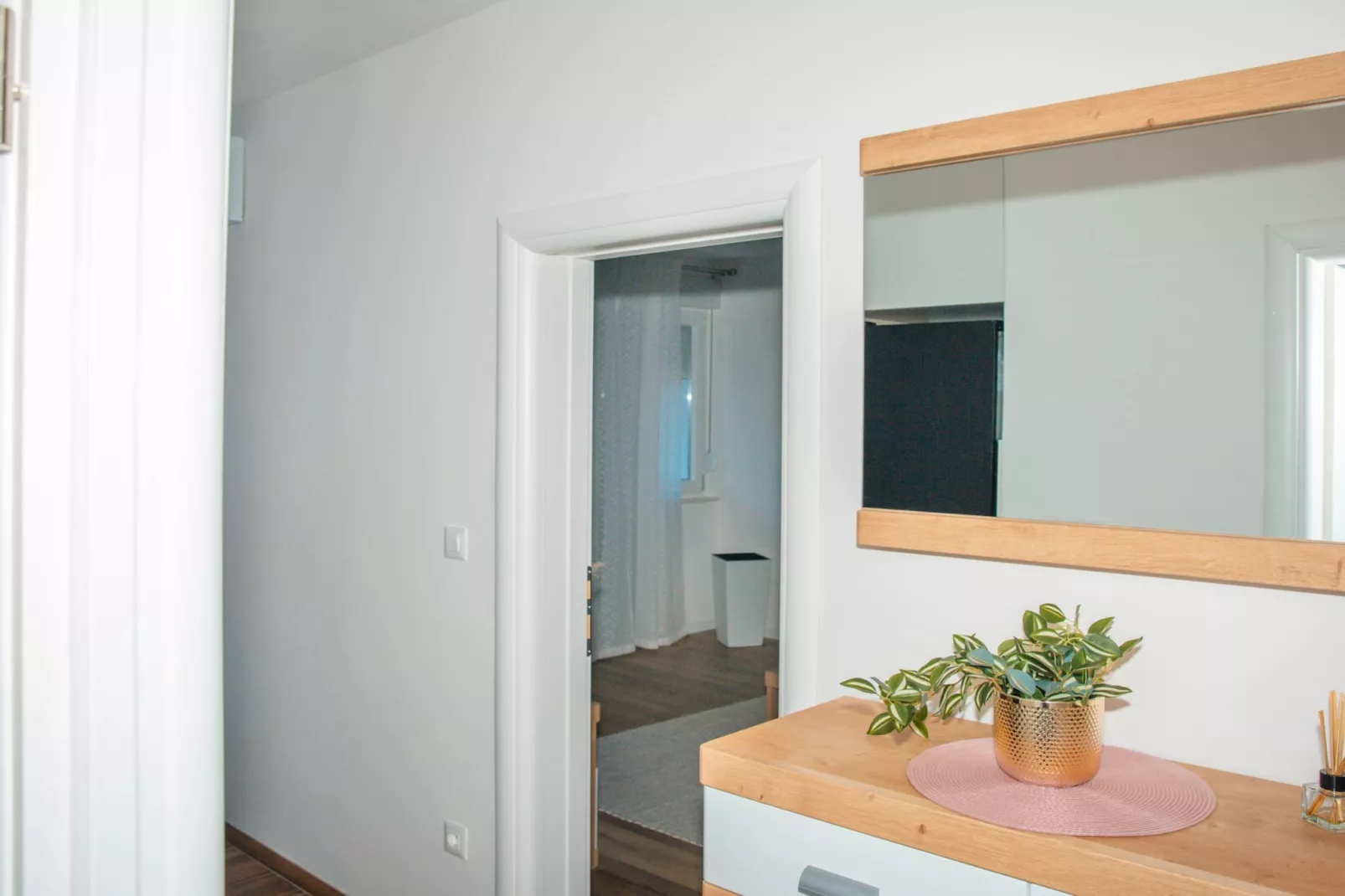 Apartment Matko - Two Bedrom Apartment with Beach View - Binnen