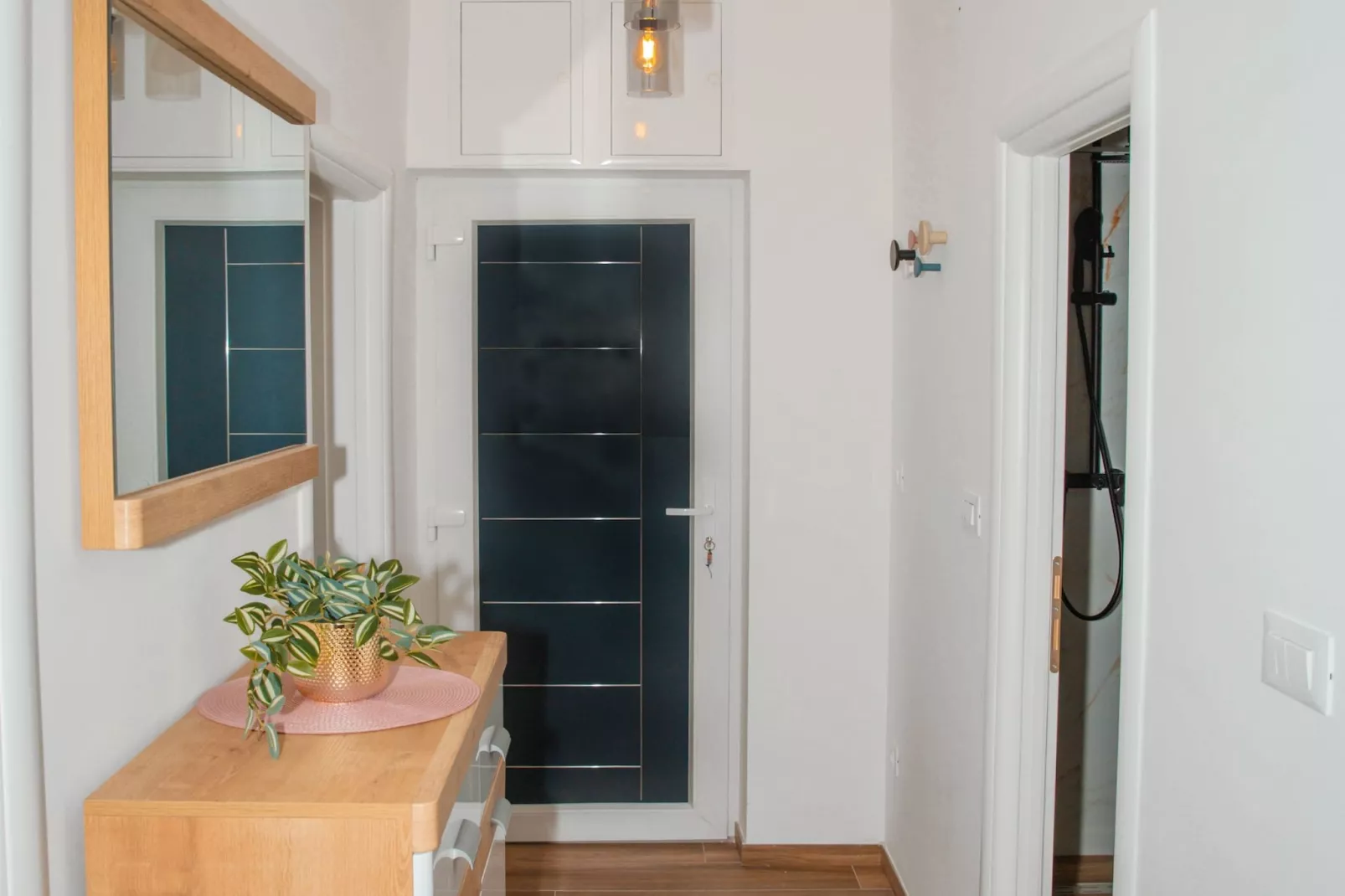Apartment Matko - Two Bedrom Apartment with Beach View - Binnen