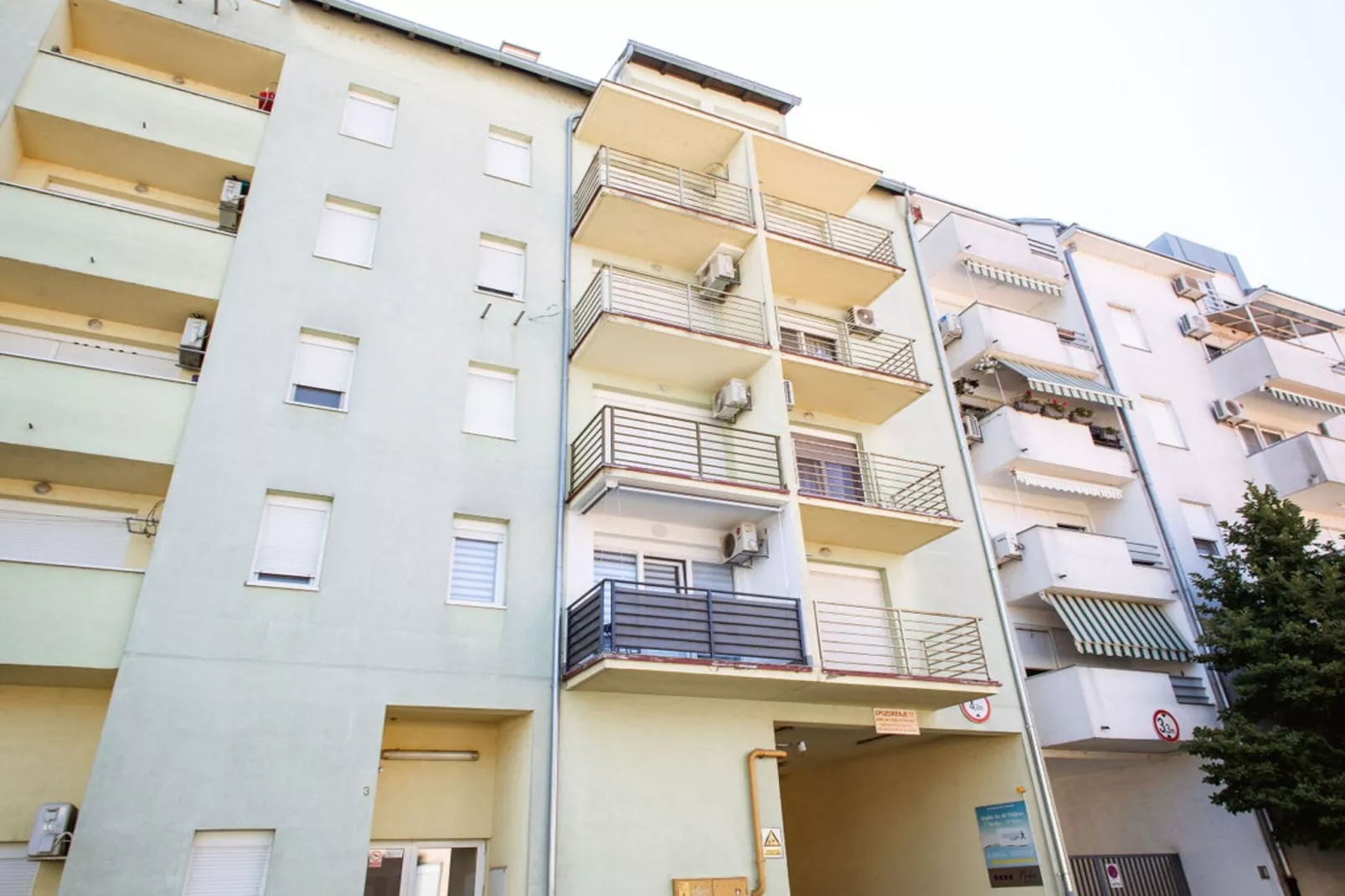 Stylish Apartments with Osijek Near Top Attractions - Standard Studio Apartment  - Maks 3 - Buitenlucht