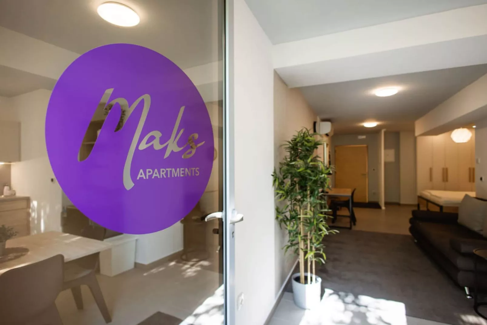 Stylish Apartments with Osijek Near Top Attractions - Standard Studio Apartment  - Maks 3 - Binnen
