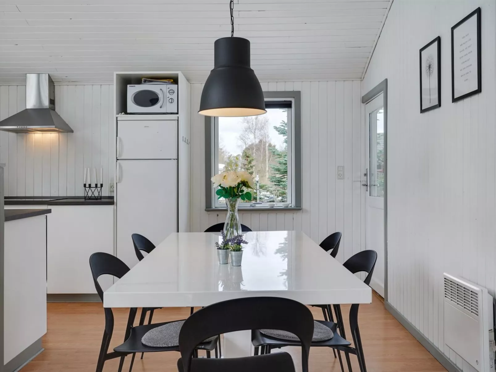 "Aiden" - 300m from the sea - Binnen