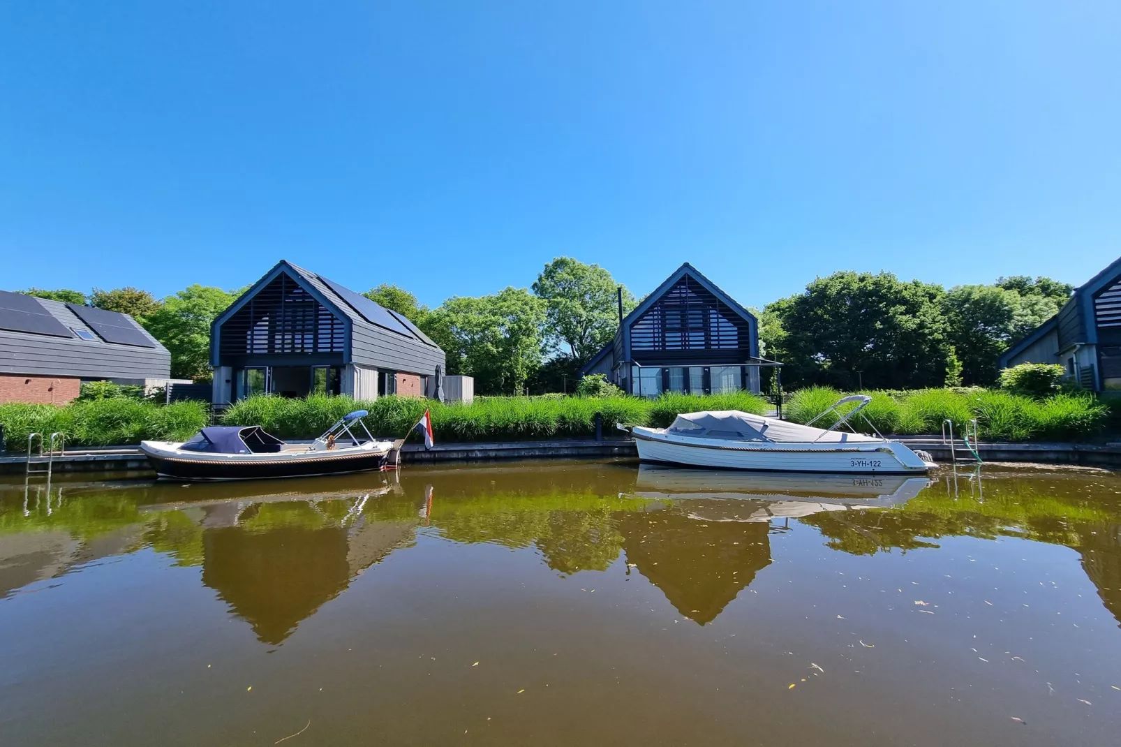 Watervilla Fiif - Buitenkant zomer