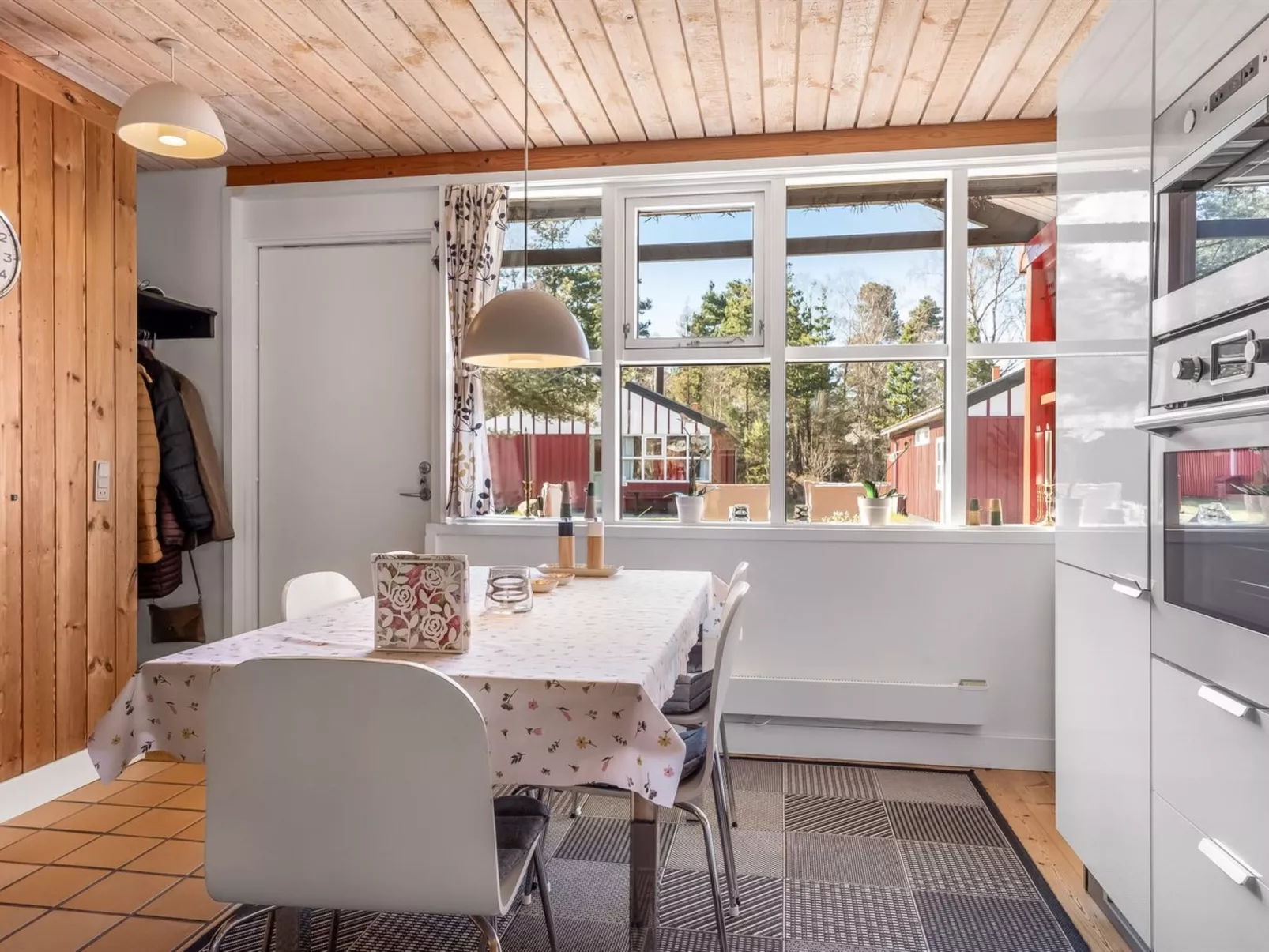 "Eivi" - 200m from the sea - Binnen