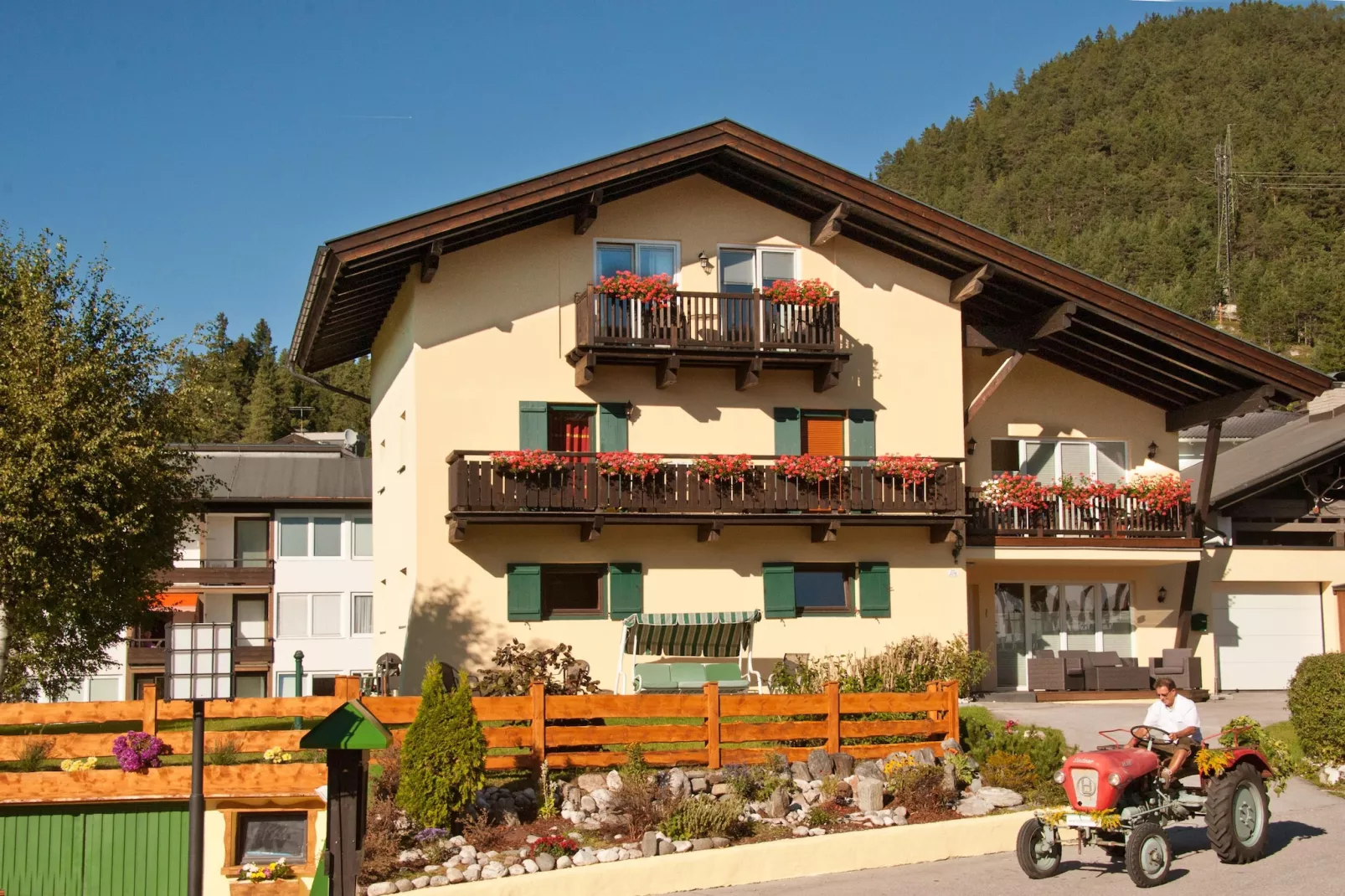 Menardi B - Buitenkant zomer