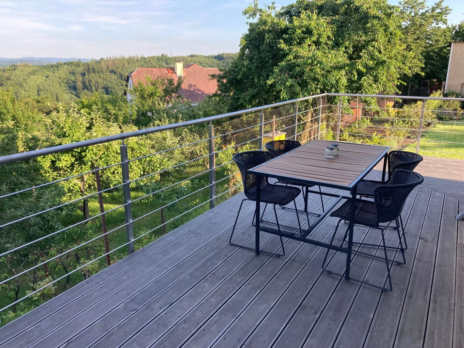 Hillside View - Buiten