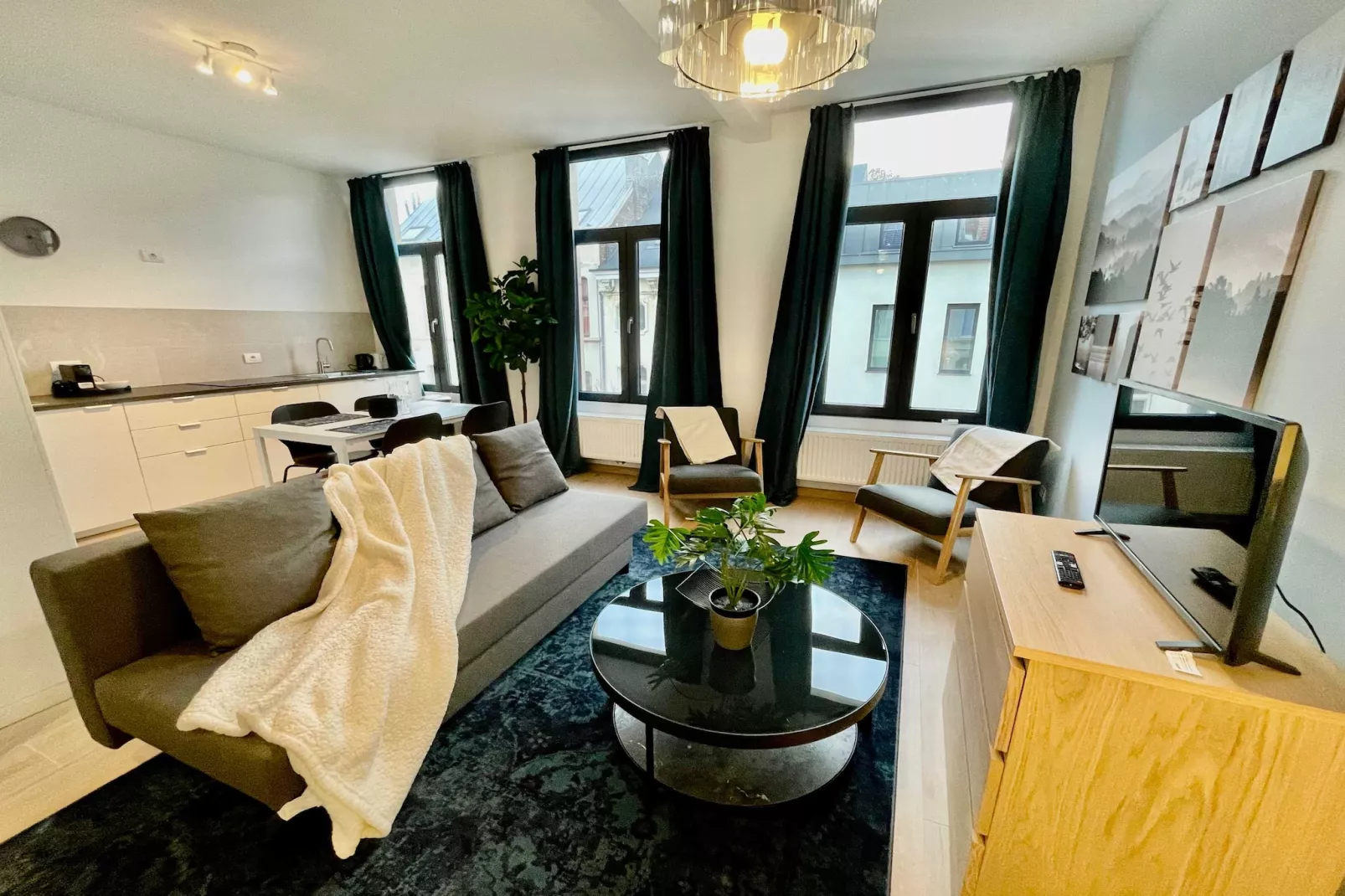 Luxury Dlx 1BR Near Fashion District by OneLuxStay - Woonkamer