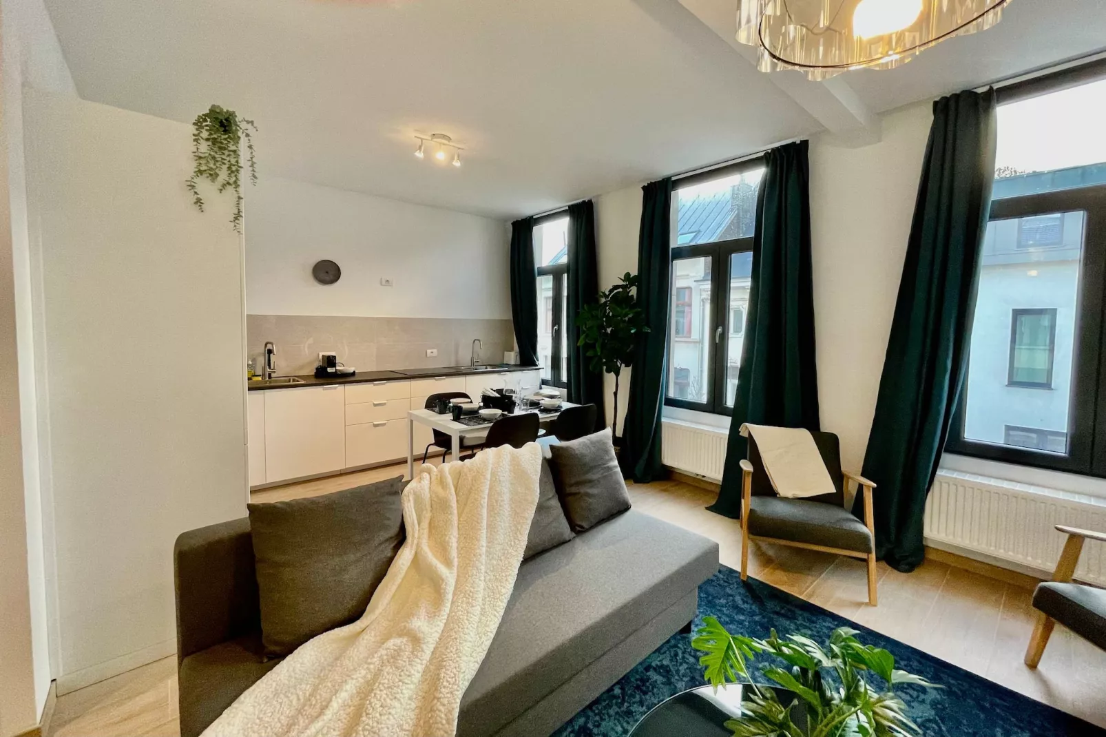 Luxury Dlx 1BR Near Fashion District by OneLuxStay - Woonkamer