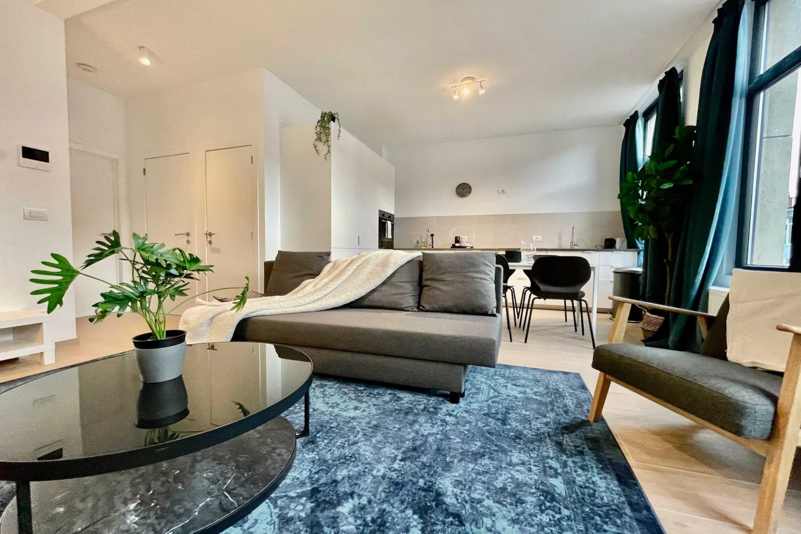 Luxury Dlx 1BR Near Fashion District by OneLuxStay - Woonkamer