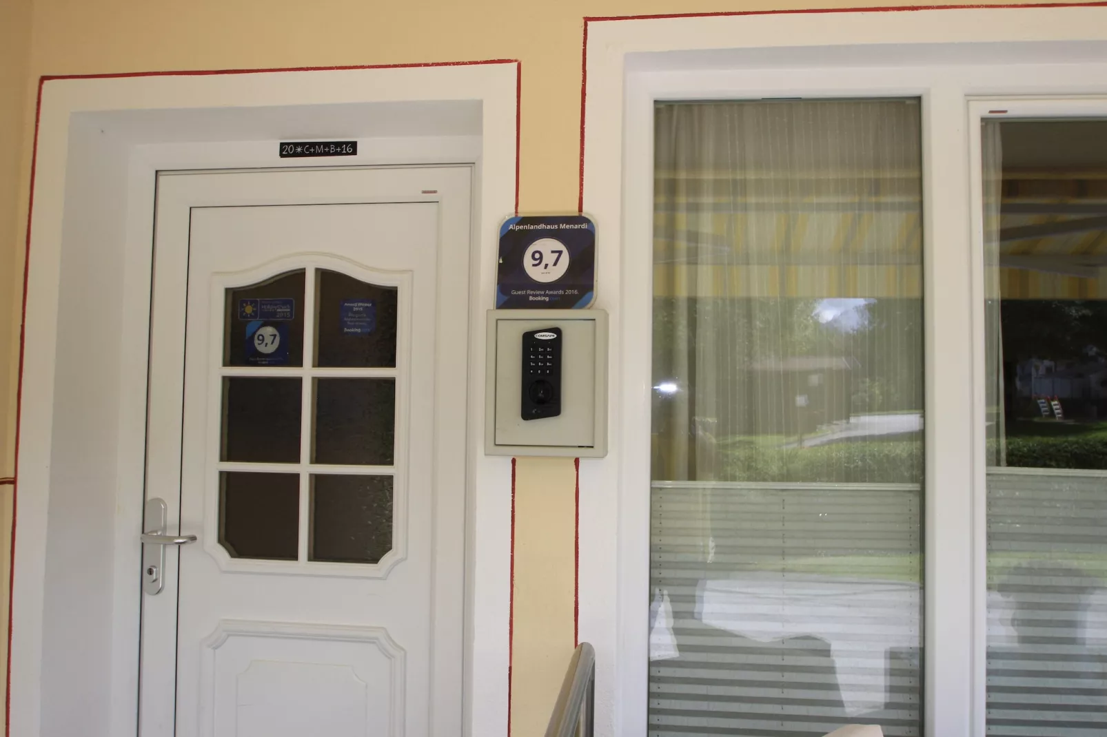 Menardi B - Hal-ontvangst