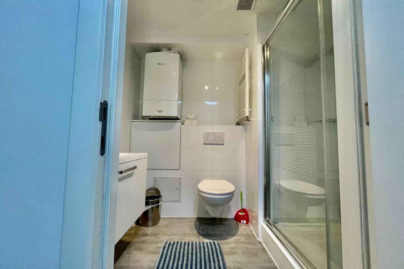Cozy 1BR City Centre Near Meir Shopping by OneLuxStay - Badkamer