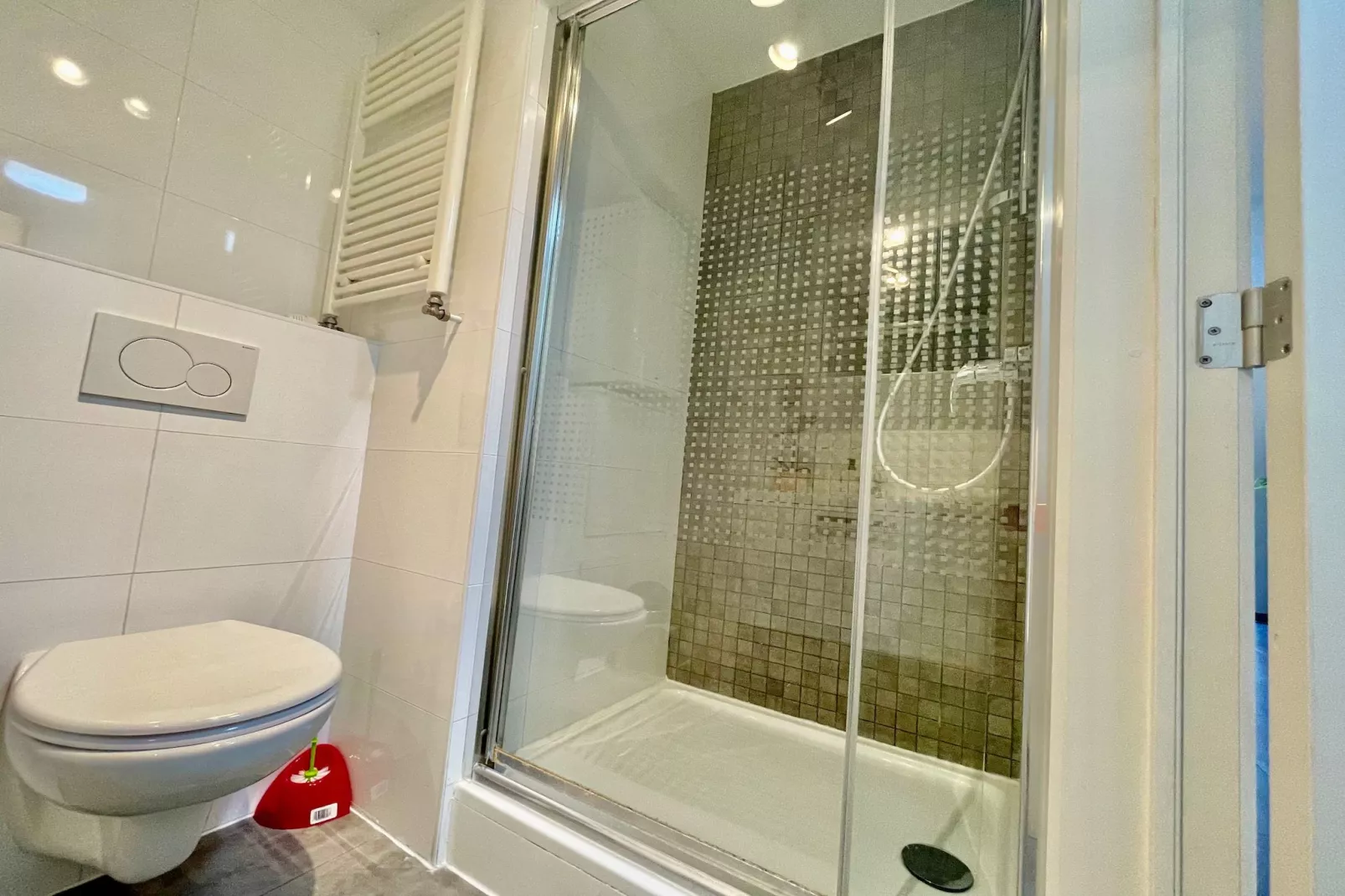 Cozy 1BR City Centre Near Meir Shopping by OneLuxStay - Badkamer