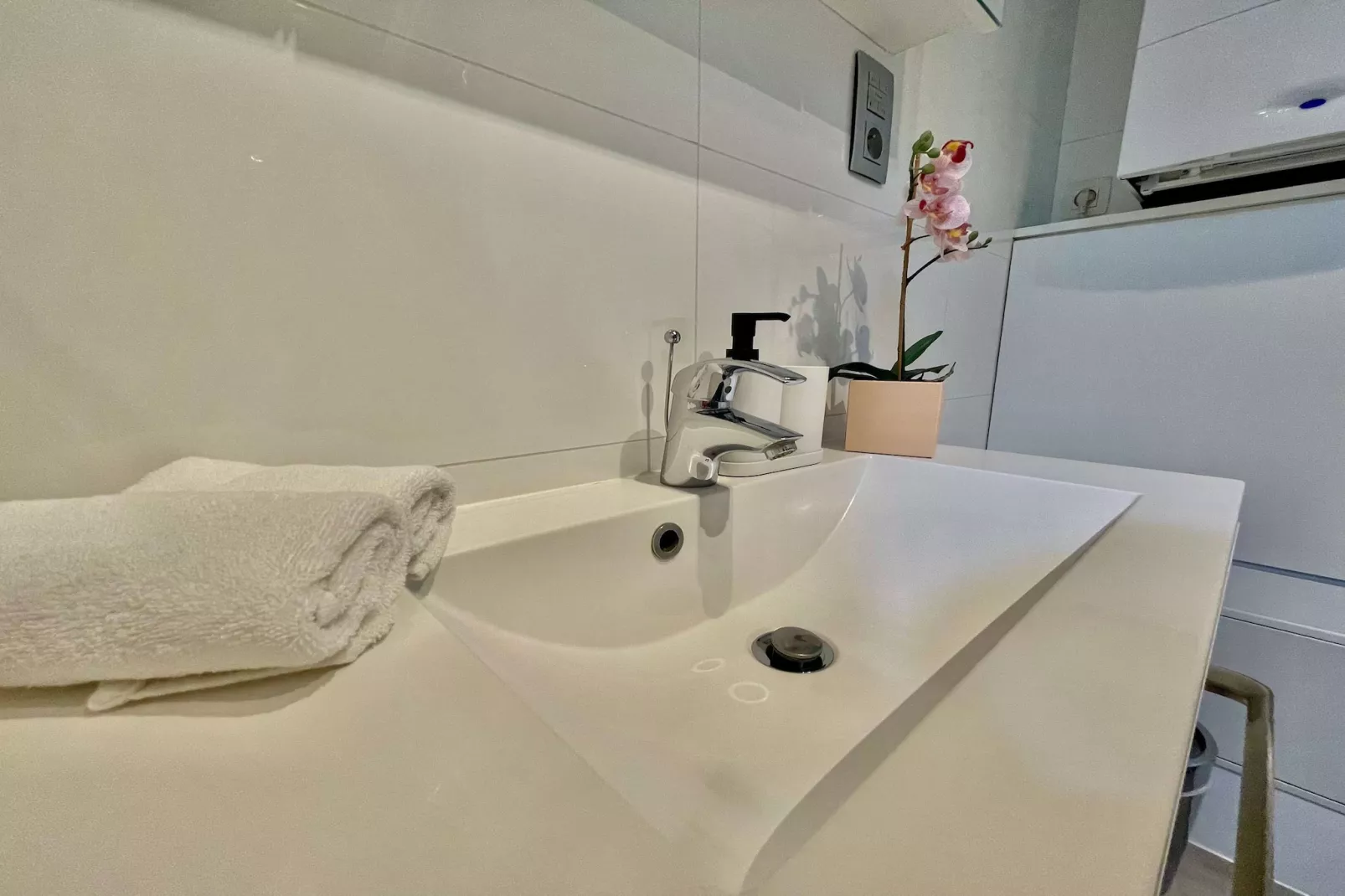 Cozy 1BR City Centre Near Meir Shopping by OneLuxStay - Badkamer