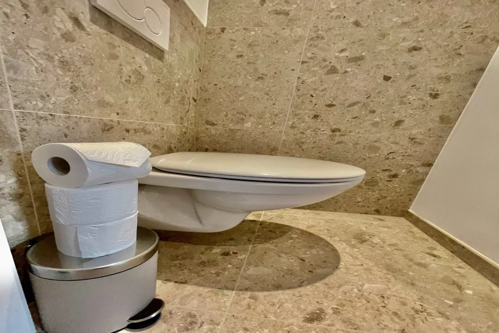 Luxury Dlx 1BR Near Fashion District by OneLuxStay - Badkamer