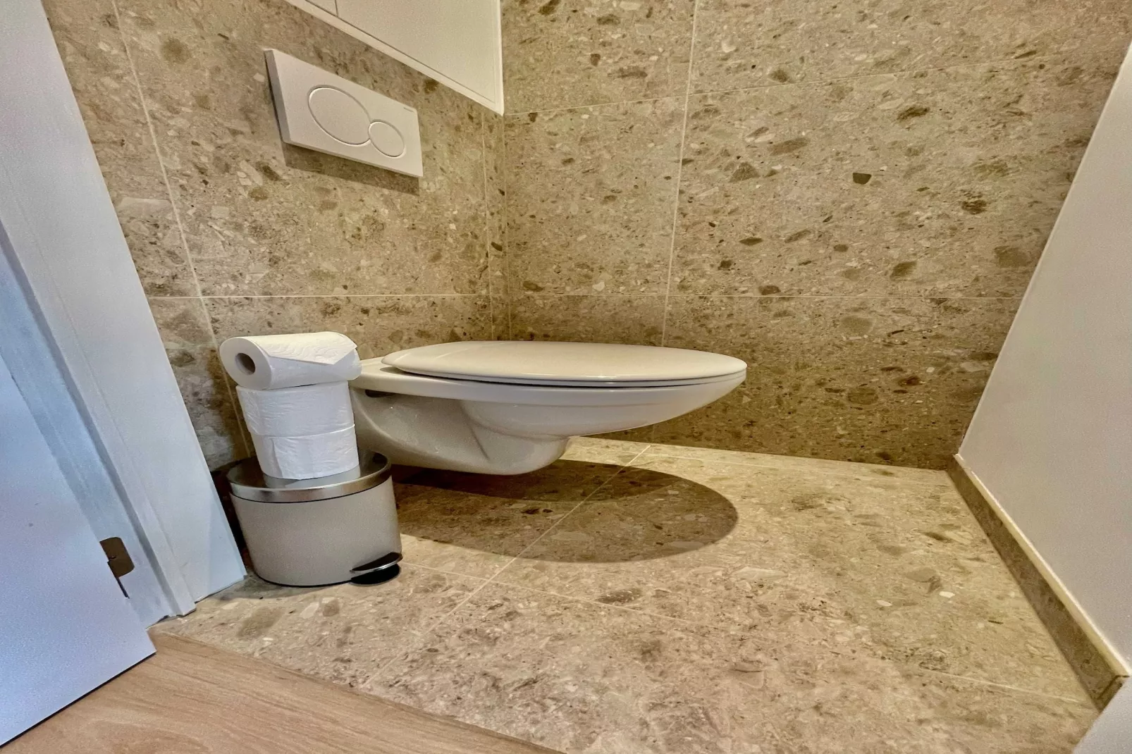 Luxury Dlx 1BR Near Fashion District by OneLuxStay - Badkamer