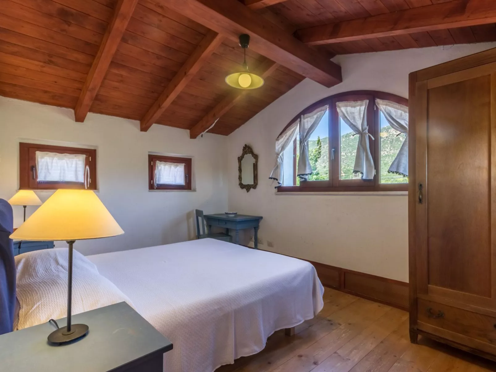 Tenuta "Carrubo" mit Wandkasten