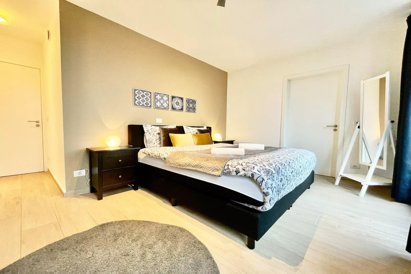 Modern 2BR Penthouse Near Diamond District by OneLuxStay