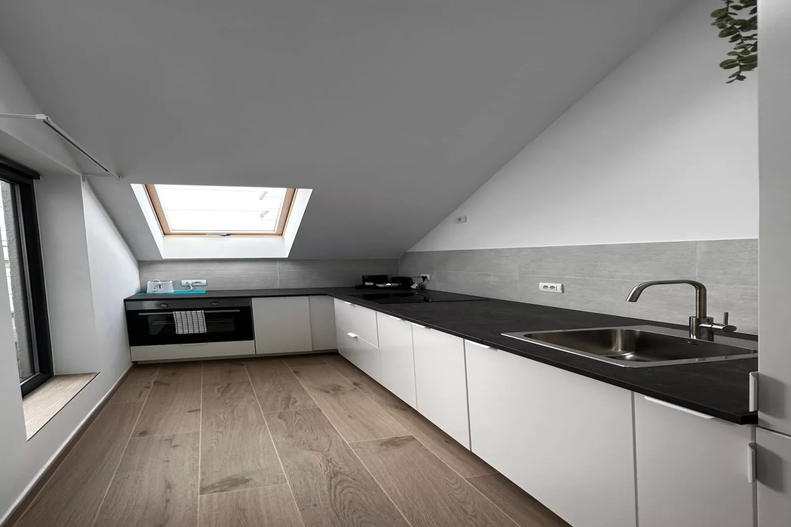 Luxury 1BR Near Fashion District by OneLuxStay - Keuken