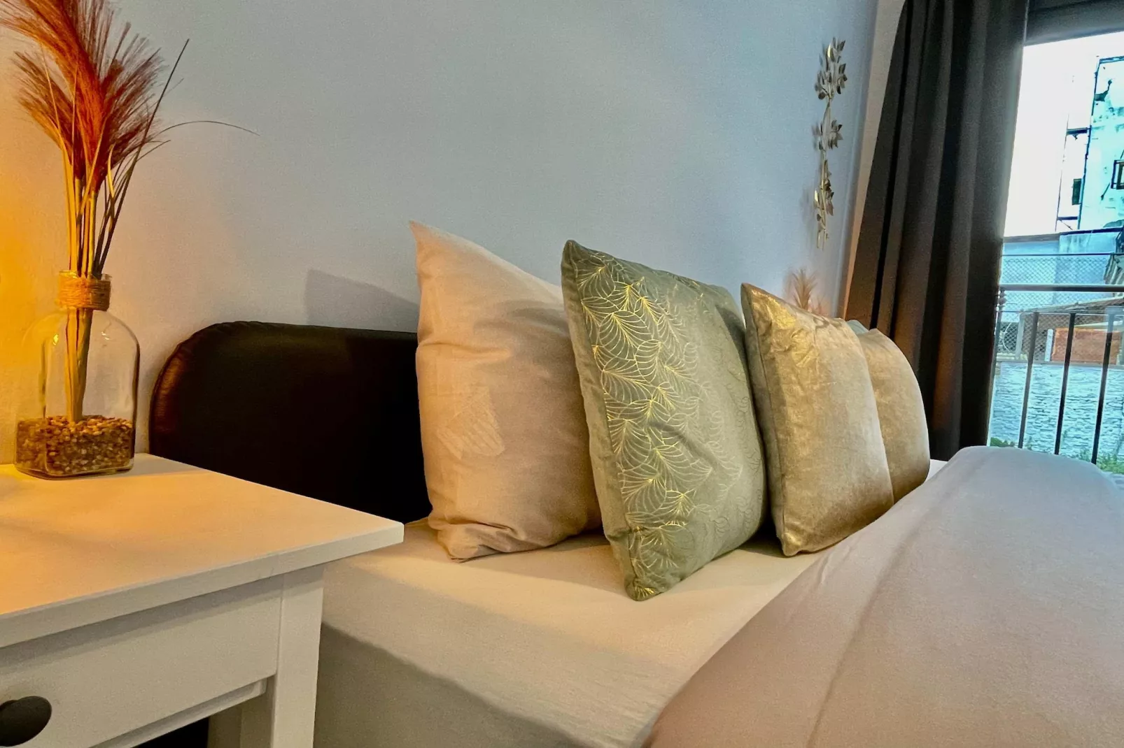 Luxury 2BR 2BA Near Fashion District by OneLuxStay