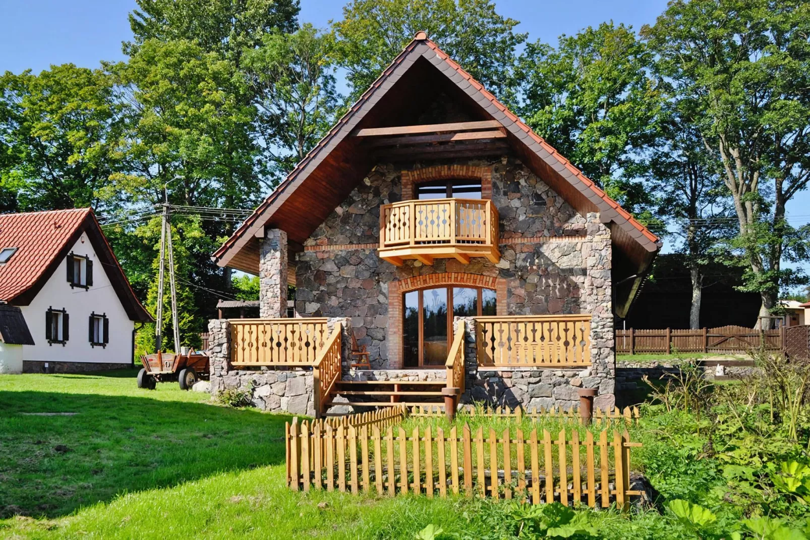 Kamienny Dom do 12 os Grąbczyn-Buitenkant zomer