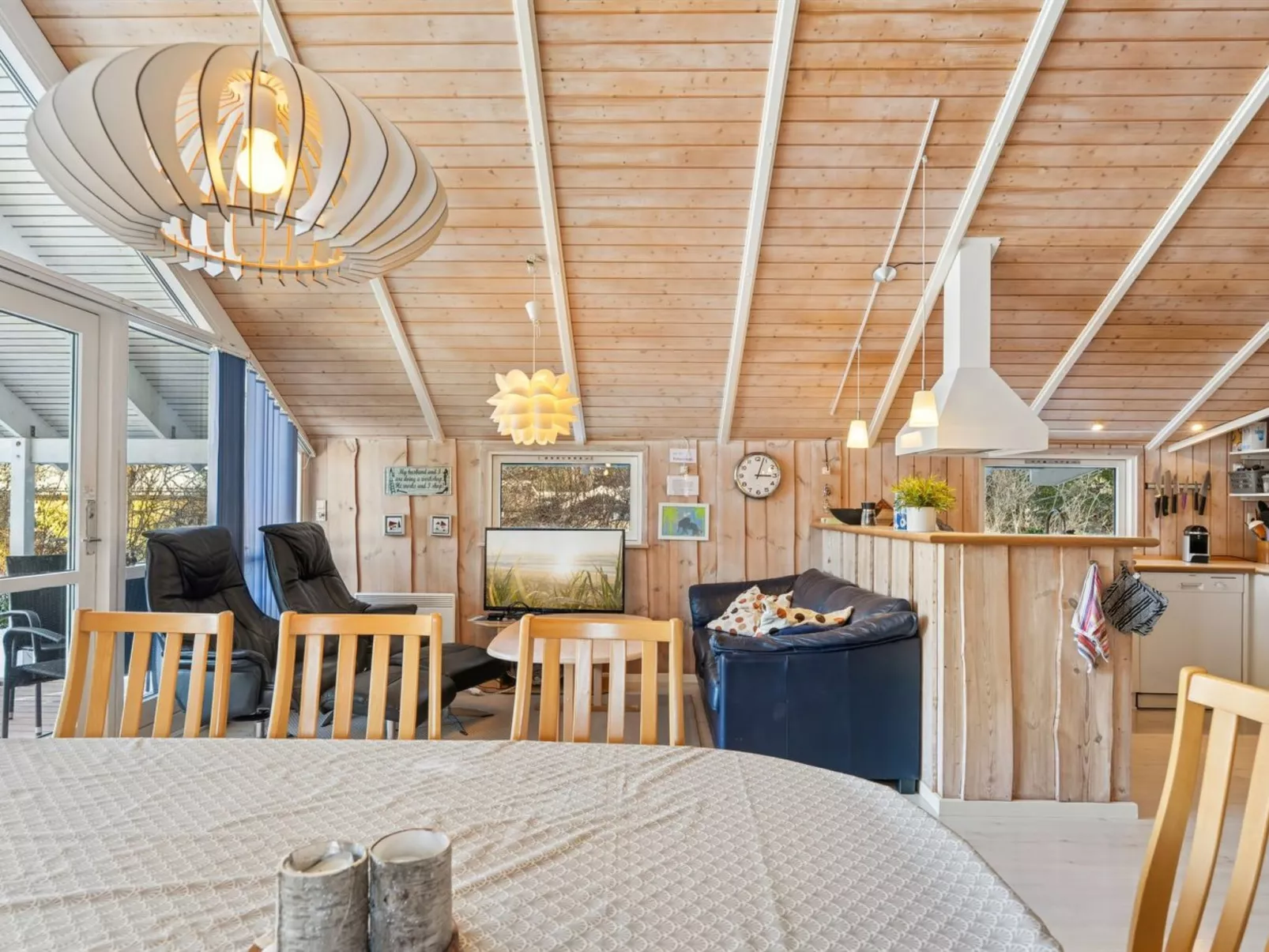 "Elenor" - 1.3km from the sea - Binnen