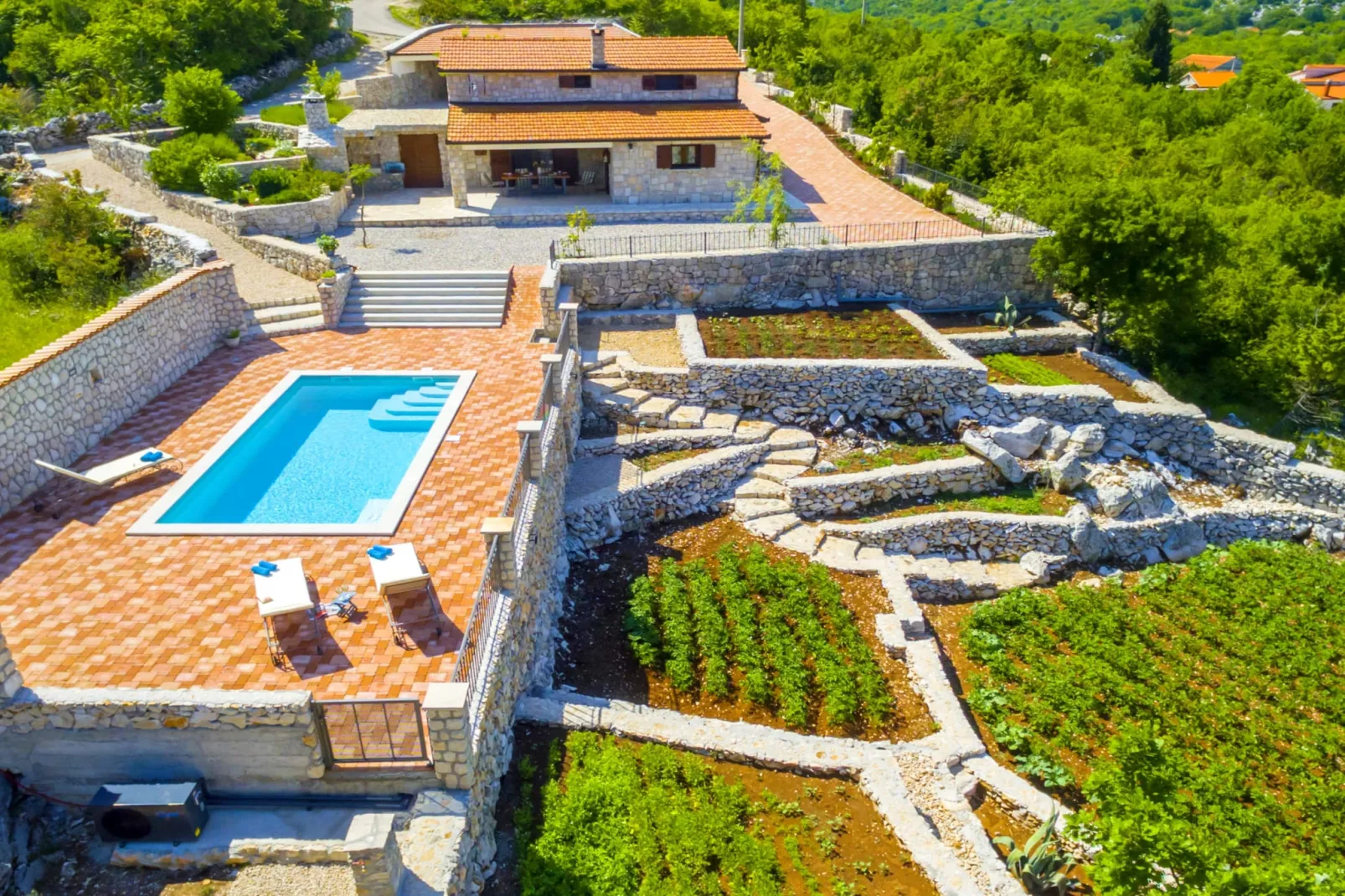 Rustic Villa Fragola with heated pool - Buitenkant zomer