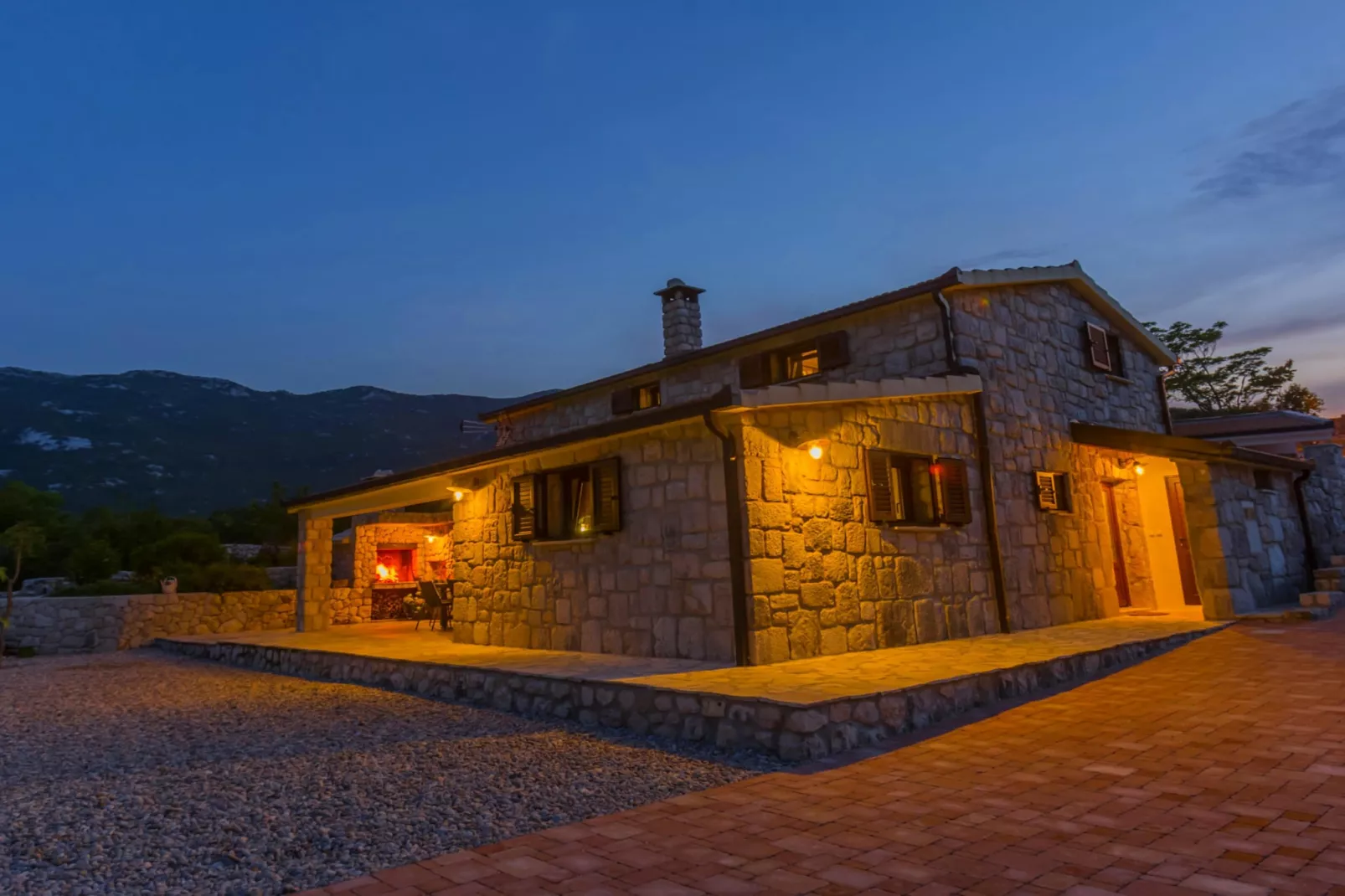 Rustic Villa Fragola with heated pool - Buitenkant zomer