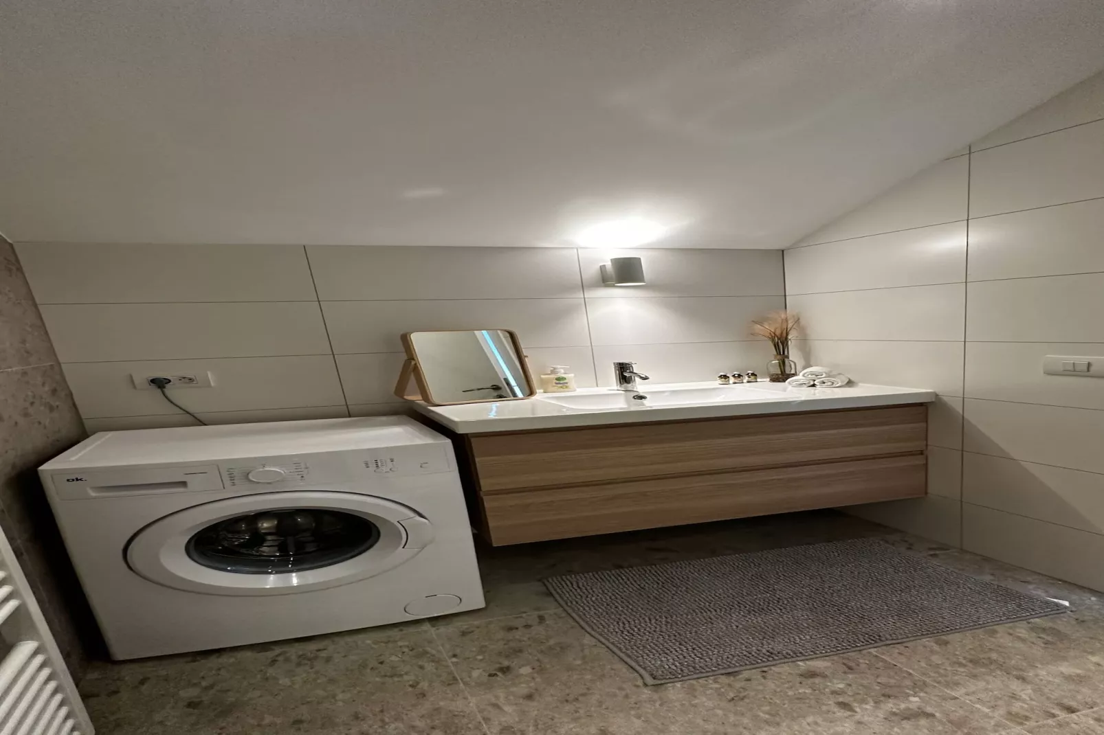 Luxury 1BR Near Fashion District by OneLuxStay - Badkamer