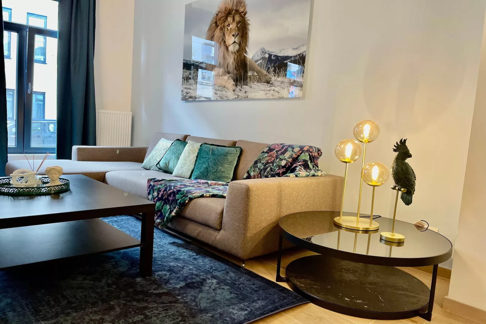 Luxury 2BR 2BA Near Fashion District by OneLuxStay - Woonkamer