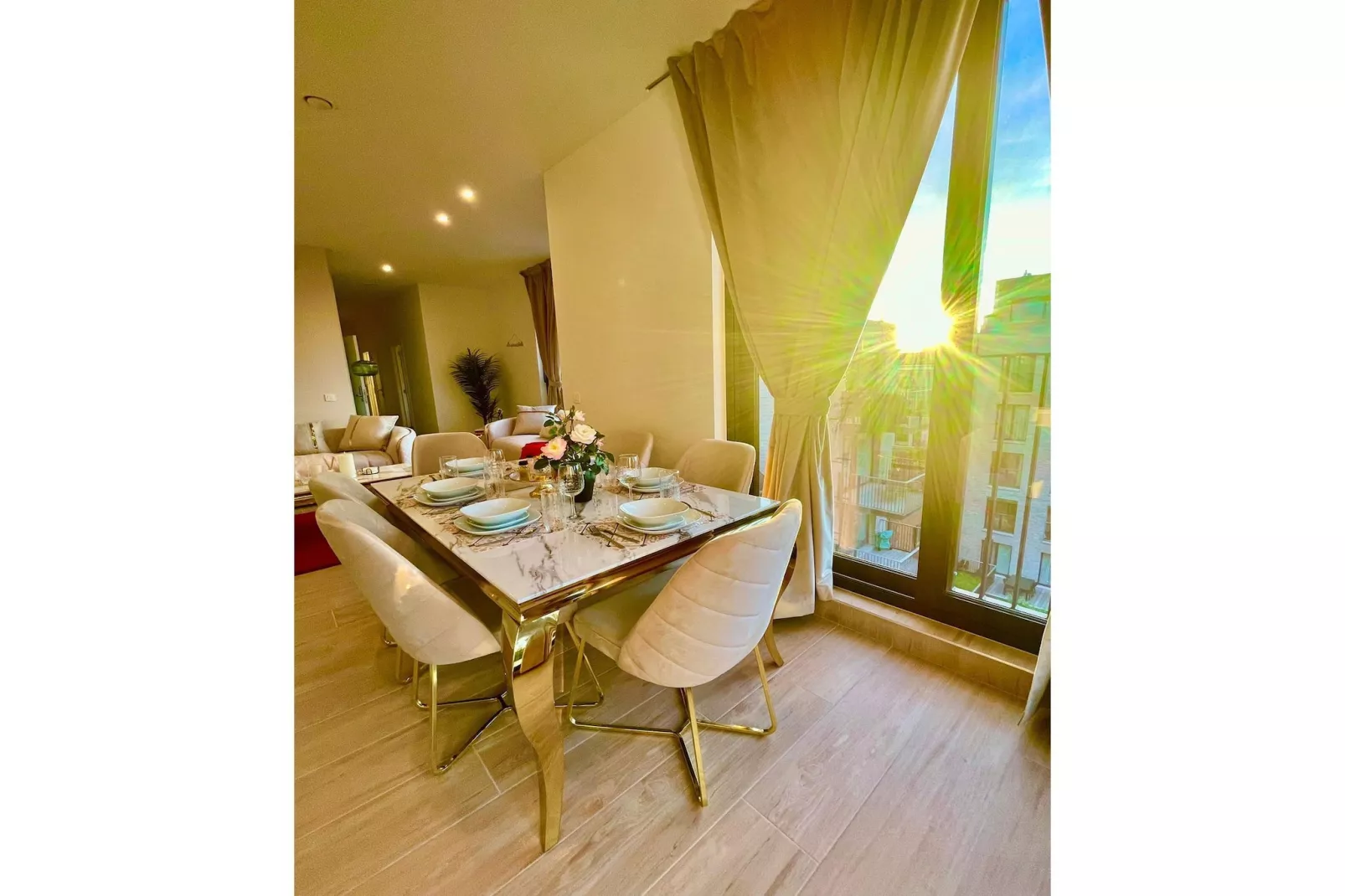 One Lux Stay Near Antwerp Central - 3 Bedroom 15 Bathroom - Eetkamer