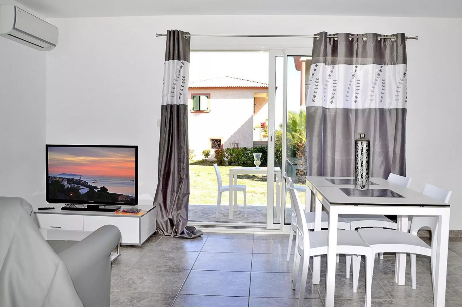 Residence Marea Resort Sainte Lucie-de-Moriani / Apt de luxe 2pc4/Bilocale/4 - Eetkamer