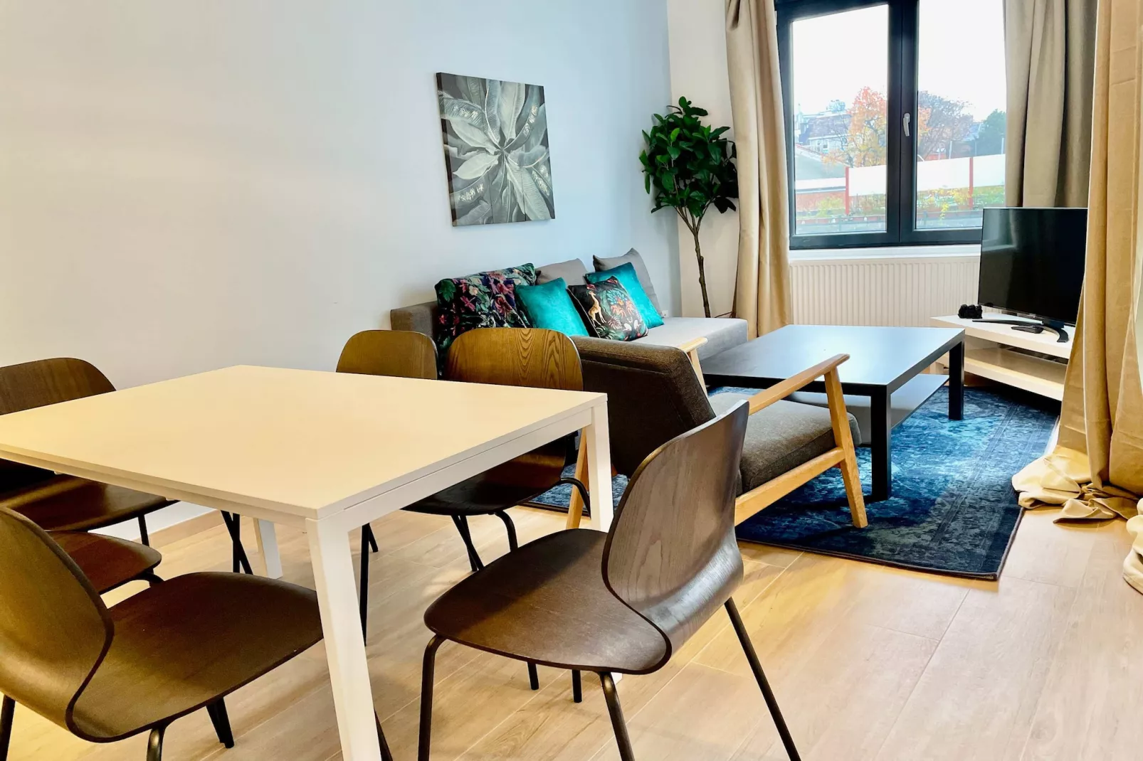 Luxury 2BR 1BA Near Fashion District by OneLuxStay - Eetkamer