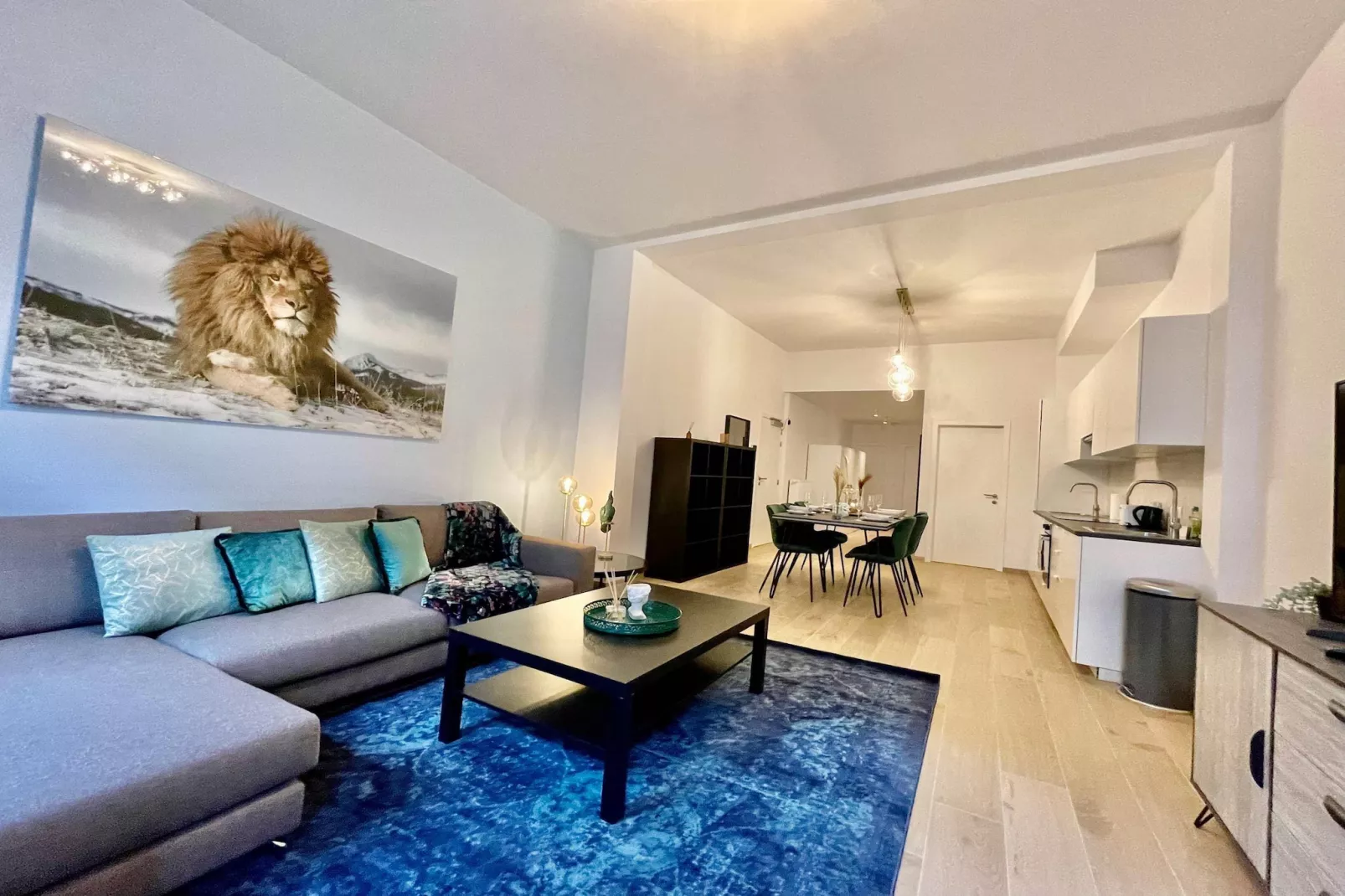 Luxury 2BR 2BA Near Fashion District by OneLuxStay - Woonkamer