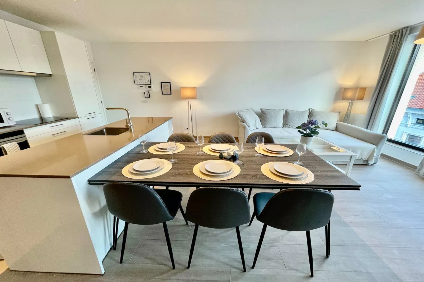 Modern 2BR 1/5 BA Near Diamond District by OneLuxStay - Eetkamer