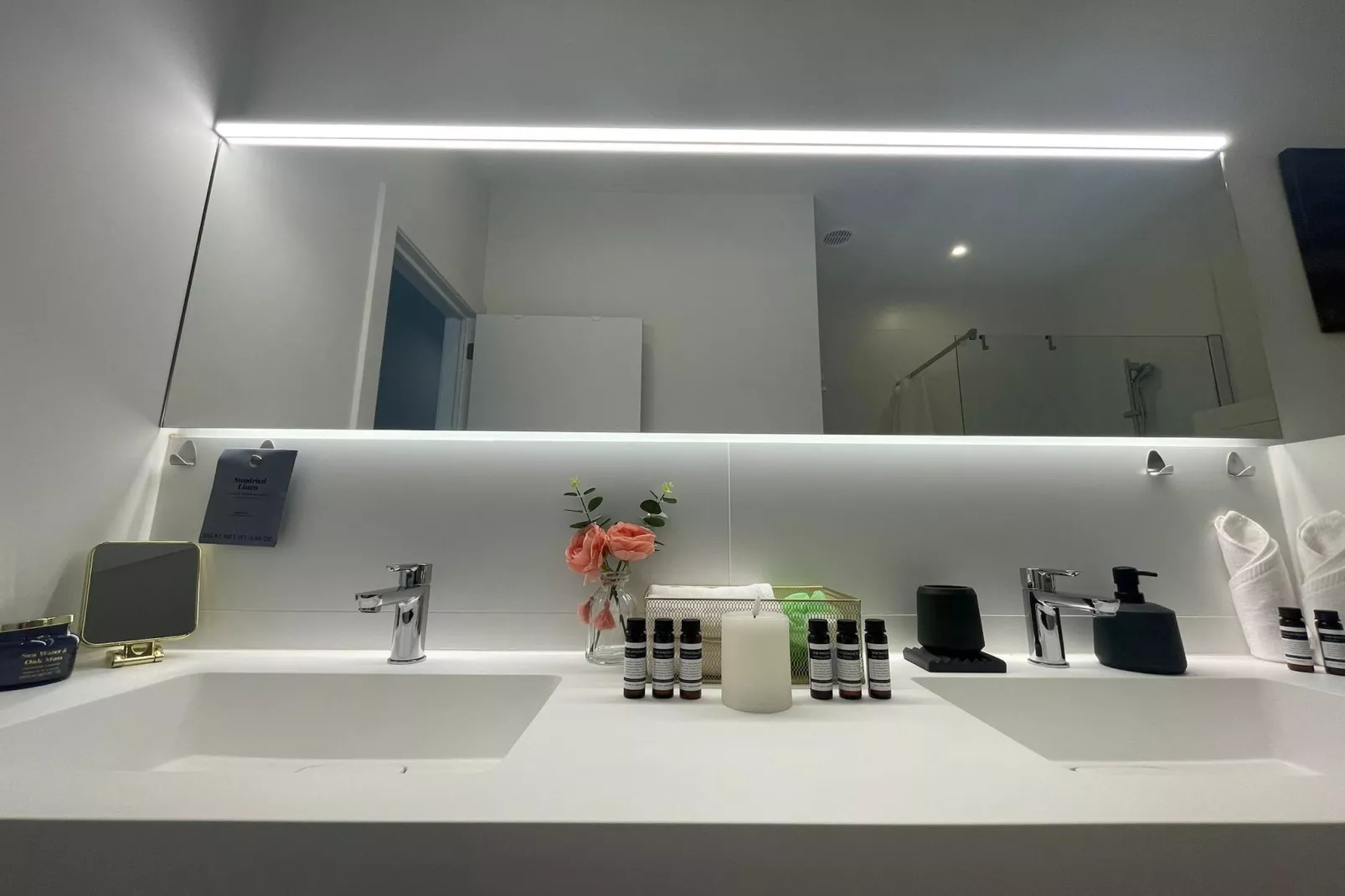 One Lux Stay Near Antwerp Central - 2 Bedroom 15 Bathroom - Badkamer