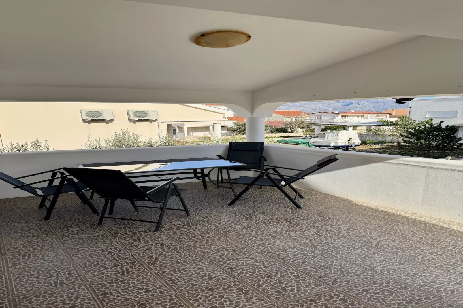 Apartment Sany 1 with jacuzzi - Terrasbalkon