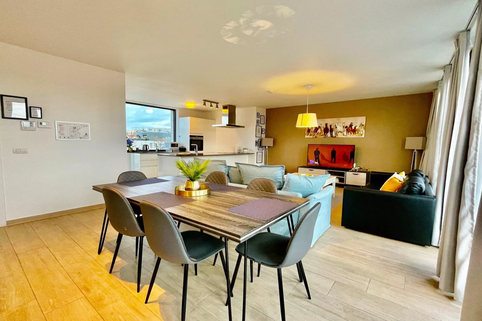 Modern 2BR Penthouse Near Diamond District by OneLuxStay - Keuken