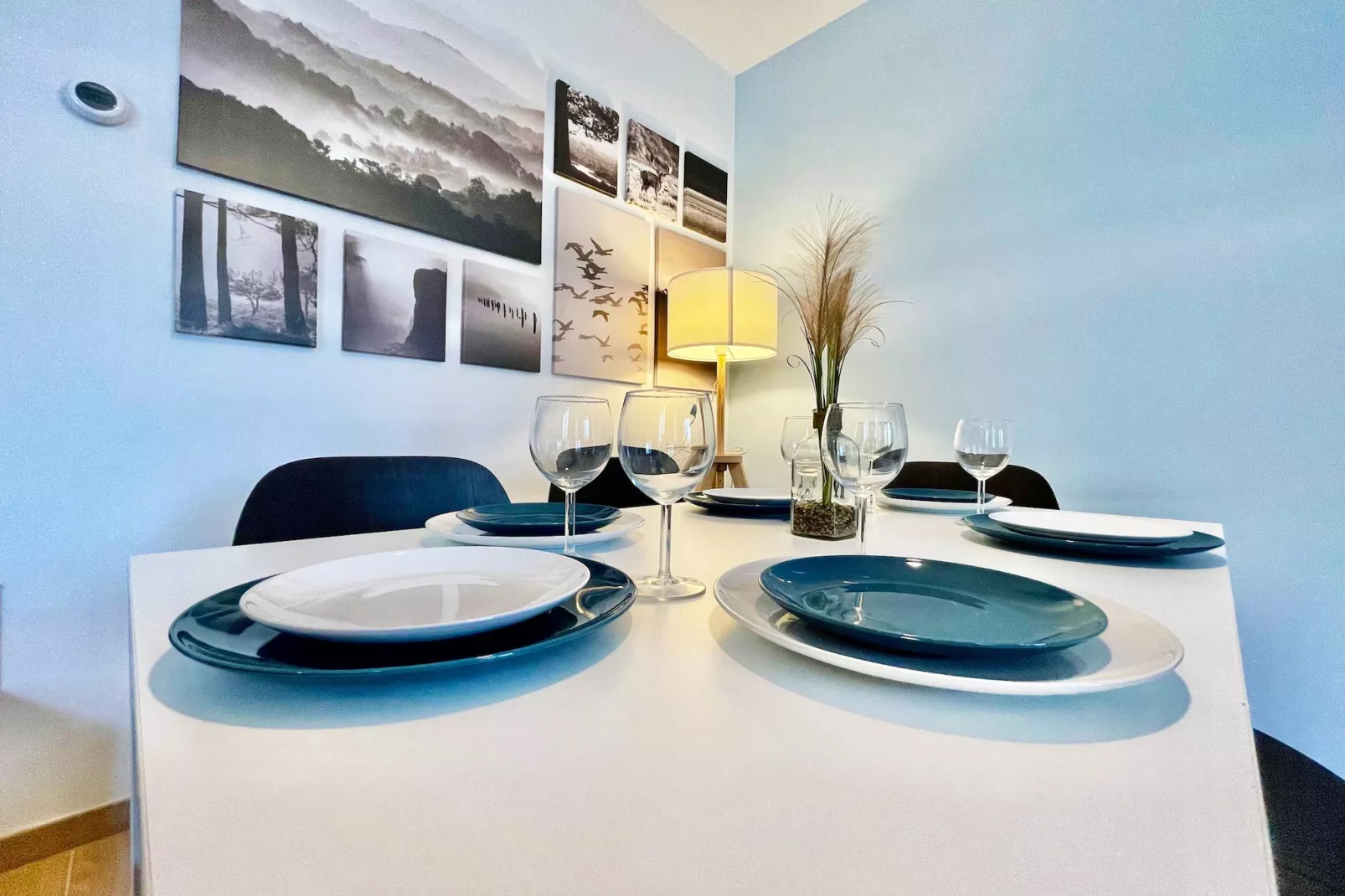 Luxury 2BR 1BA Near Fashion District by OneLuxStay - Eetkamer