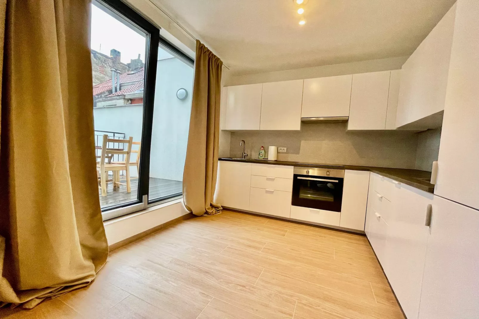 Luxury 2BR 1BA Near Fashion District by OneLuxStay - Keuken