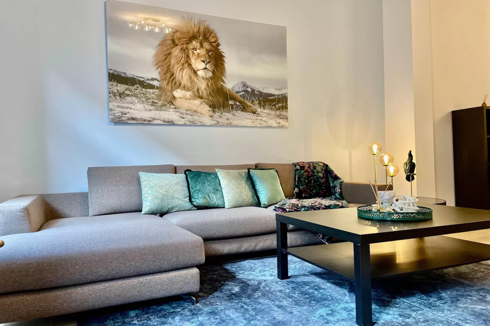 Luxury 2BR 2BA Near Fashion District by OneLuxStay - Woonkamer