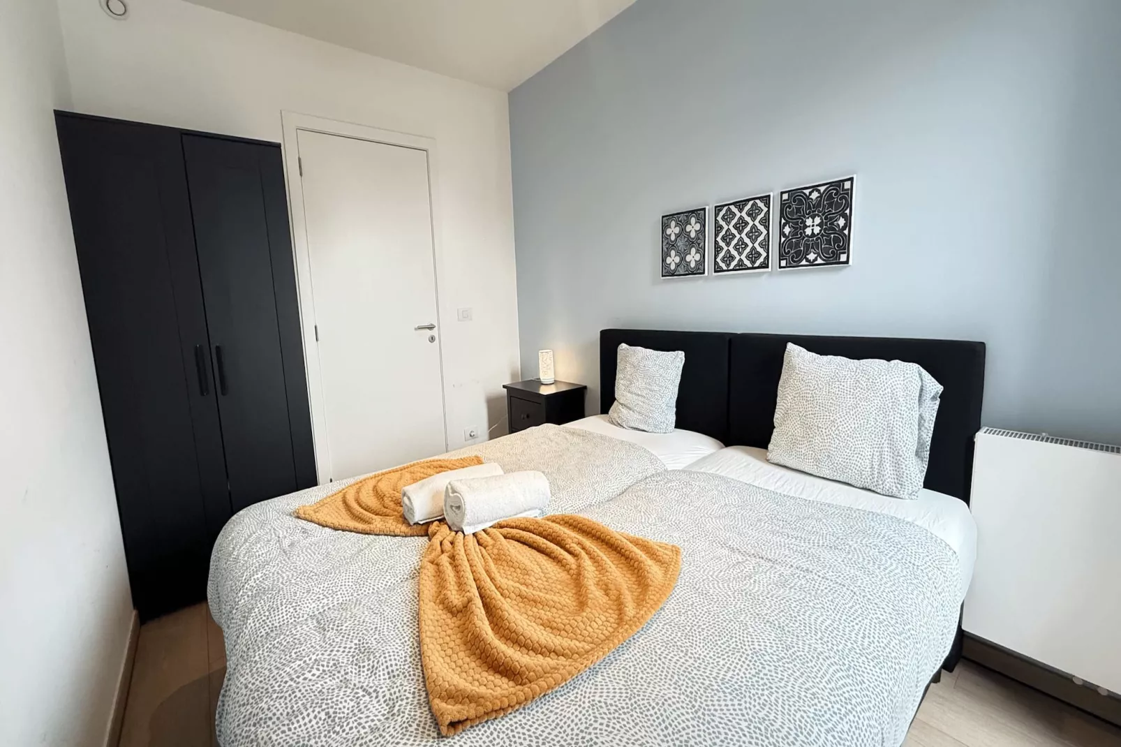 Spacious 3BR 25 BA Near Diamond District by OneLuxStay - Slaapkamer